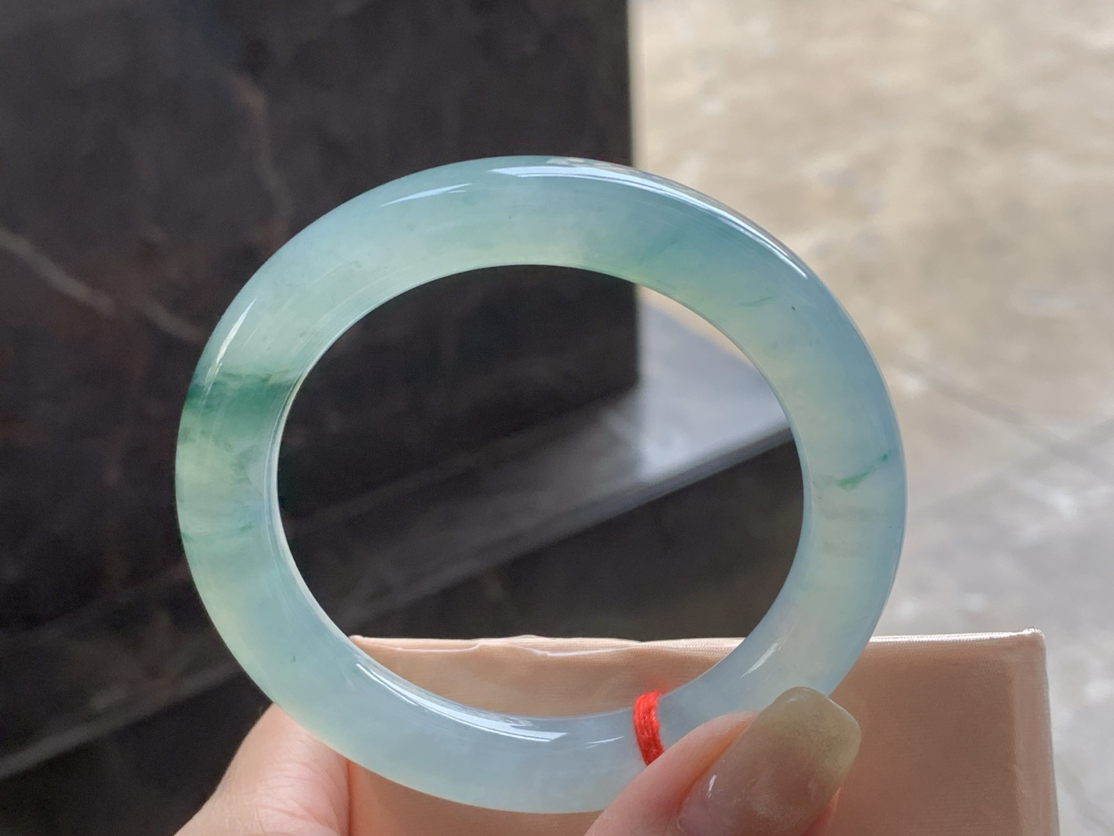 53-9.8

冰种飘花圆条手镯^_^ 种好水足