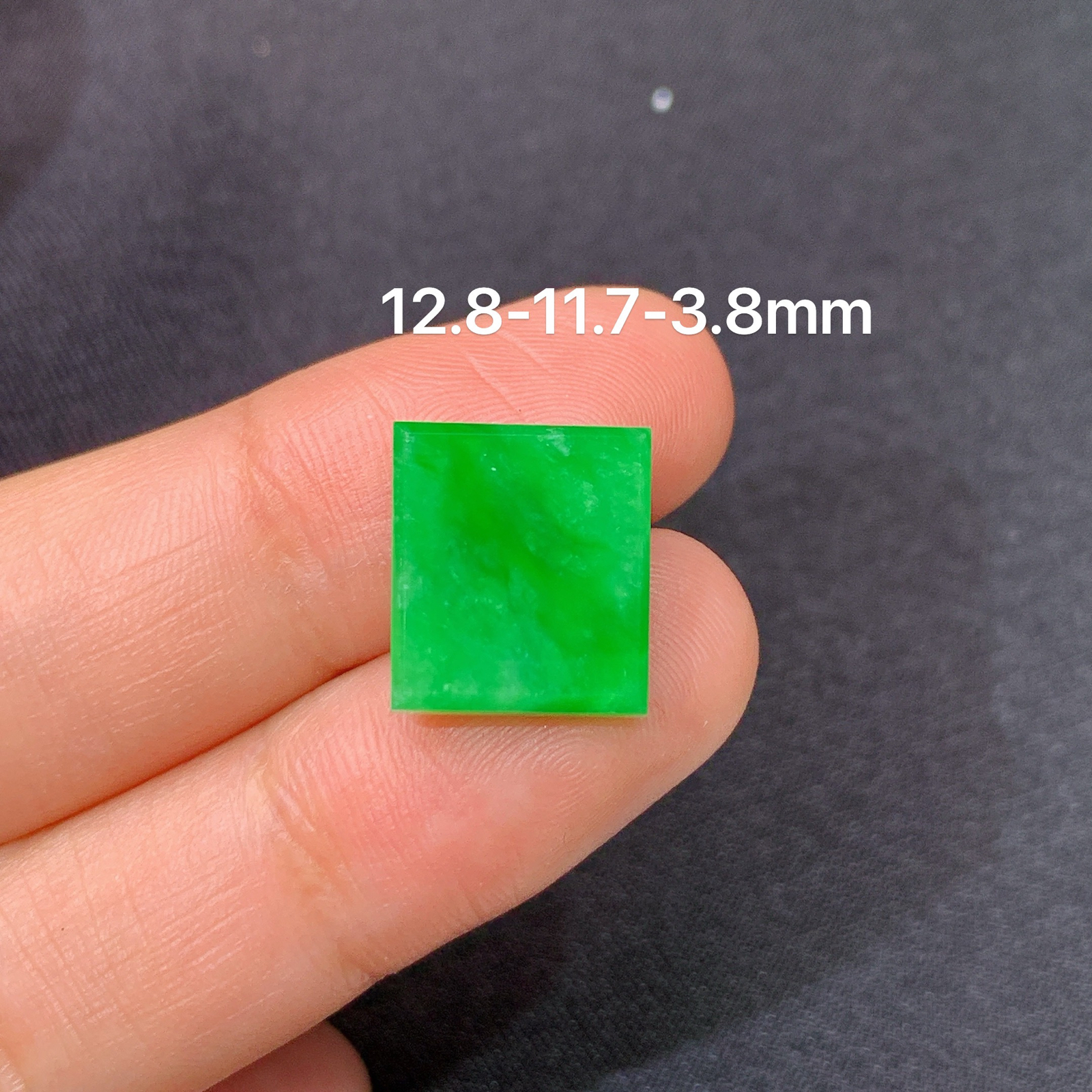 冰阳绿马鞍，镶嵌佳品，冰润色阳，种水足 Hon 尺寸12.8*11.7*3.8