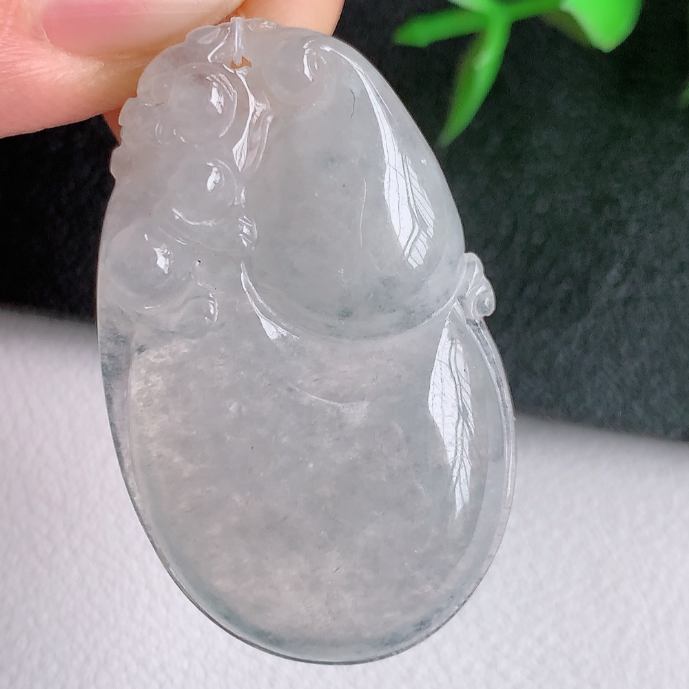 冰葫芦翡翠吊坠  寓意“福禄双全，加官进爵，财源滚滚” 莹润通透，抱满大气  清新脱俗    W49.9  尺寸：37.2-22.5-5mm