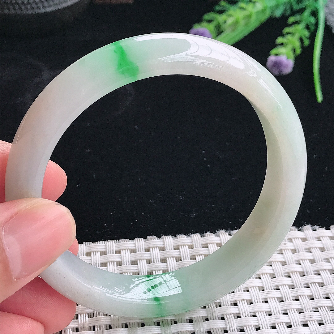 实拍天然翡翠56.5/12.4/8老坑精美温润飘阳绿手镯翡翠玉镯手环