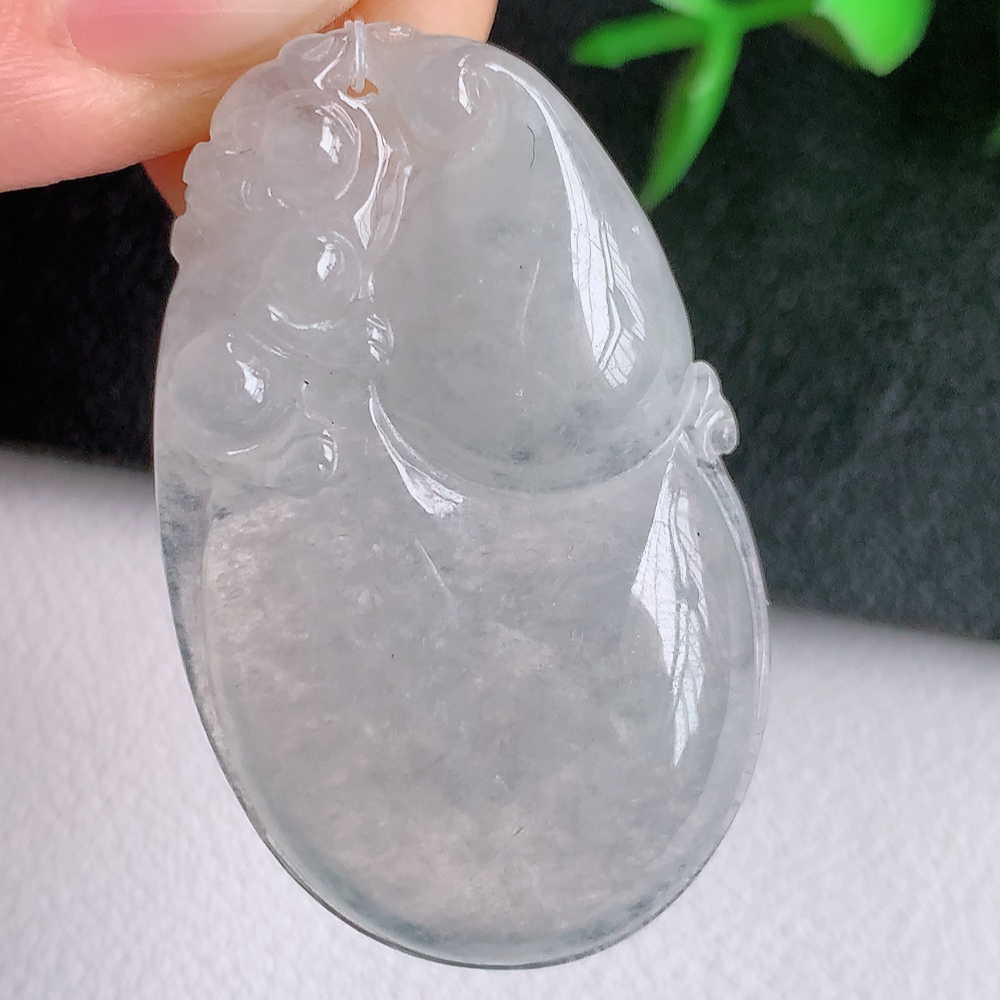 冰葫芦翡翠吊坠  寓意“福禄双全，加官进爵，财源滚滚” 莹润通透，抱满大气  清新脱俗    W49.9  尺寸：37.2-22.5-5mm