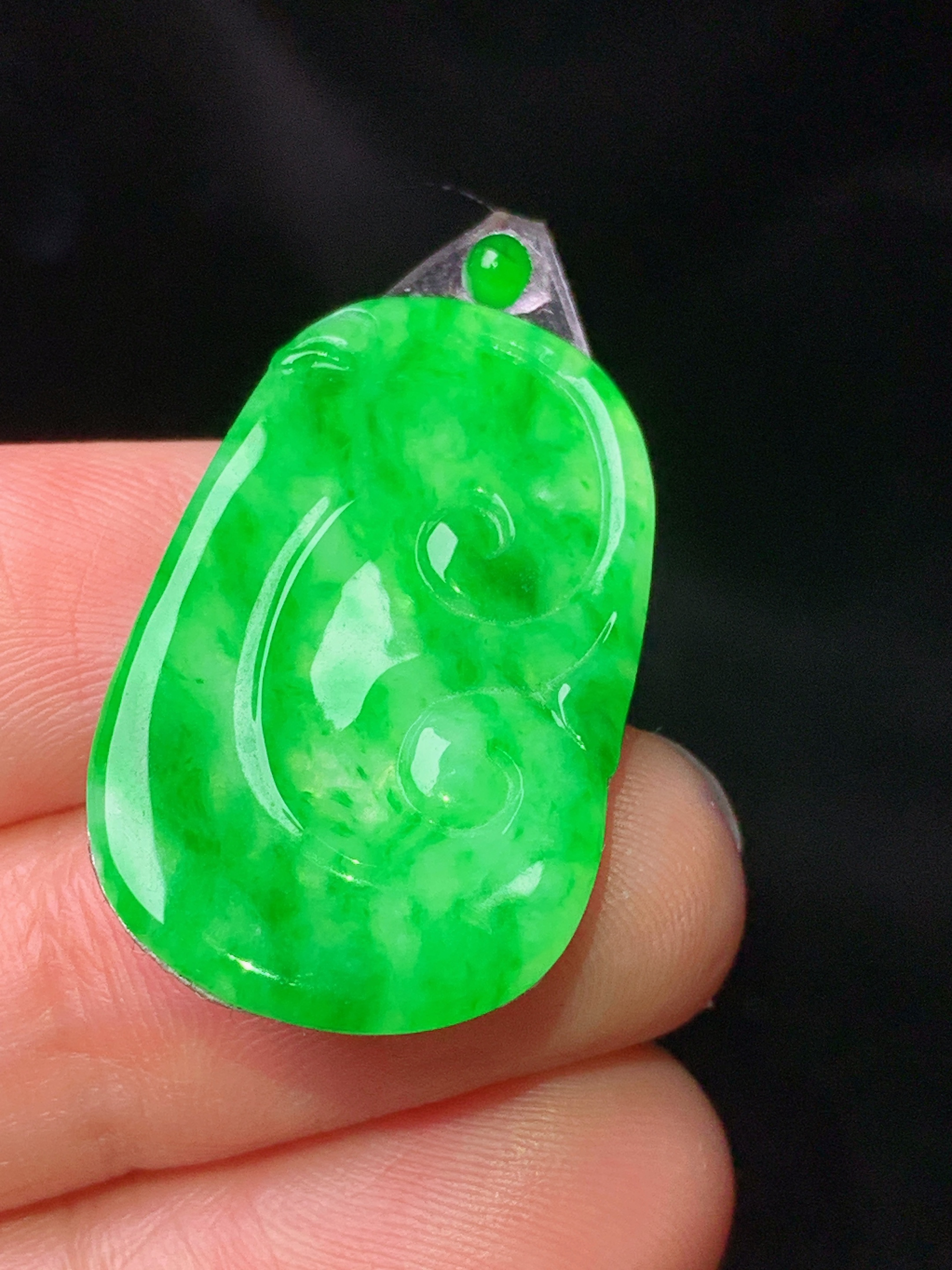 镶嵌款 翠绿如意吊坠 玉质细腻 色泽艳丽 2x整体尺寸28.6*17.5*2