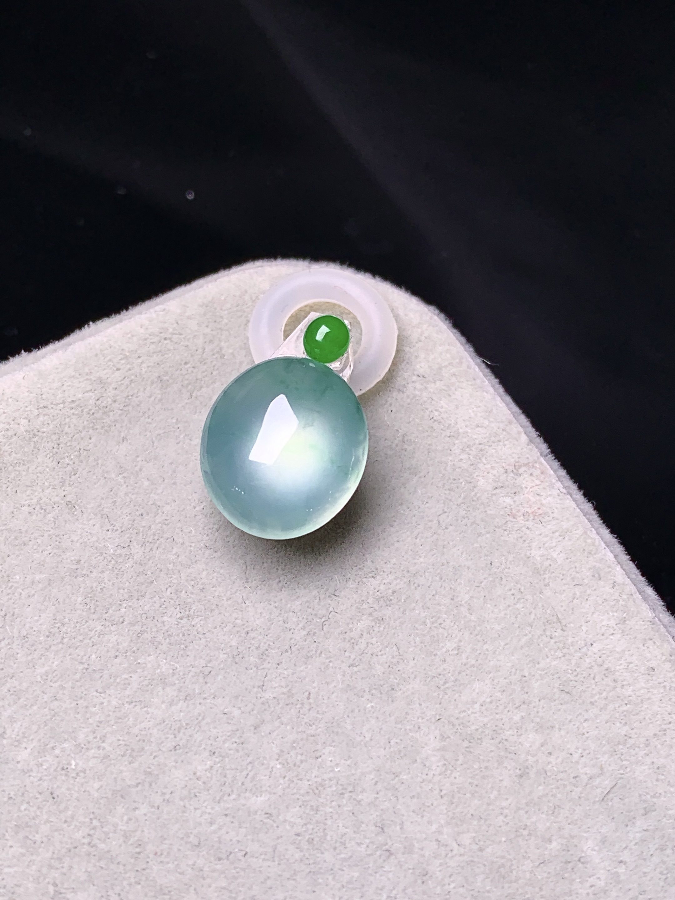 镶嵌款 冰种晴绿蛋面吊坠 玉质细腻 色泽艳丽 2x整体尺寸10.7*9.3*4.3