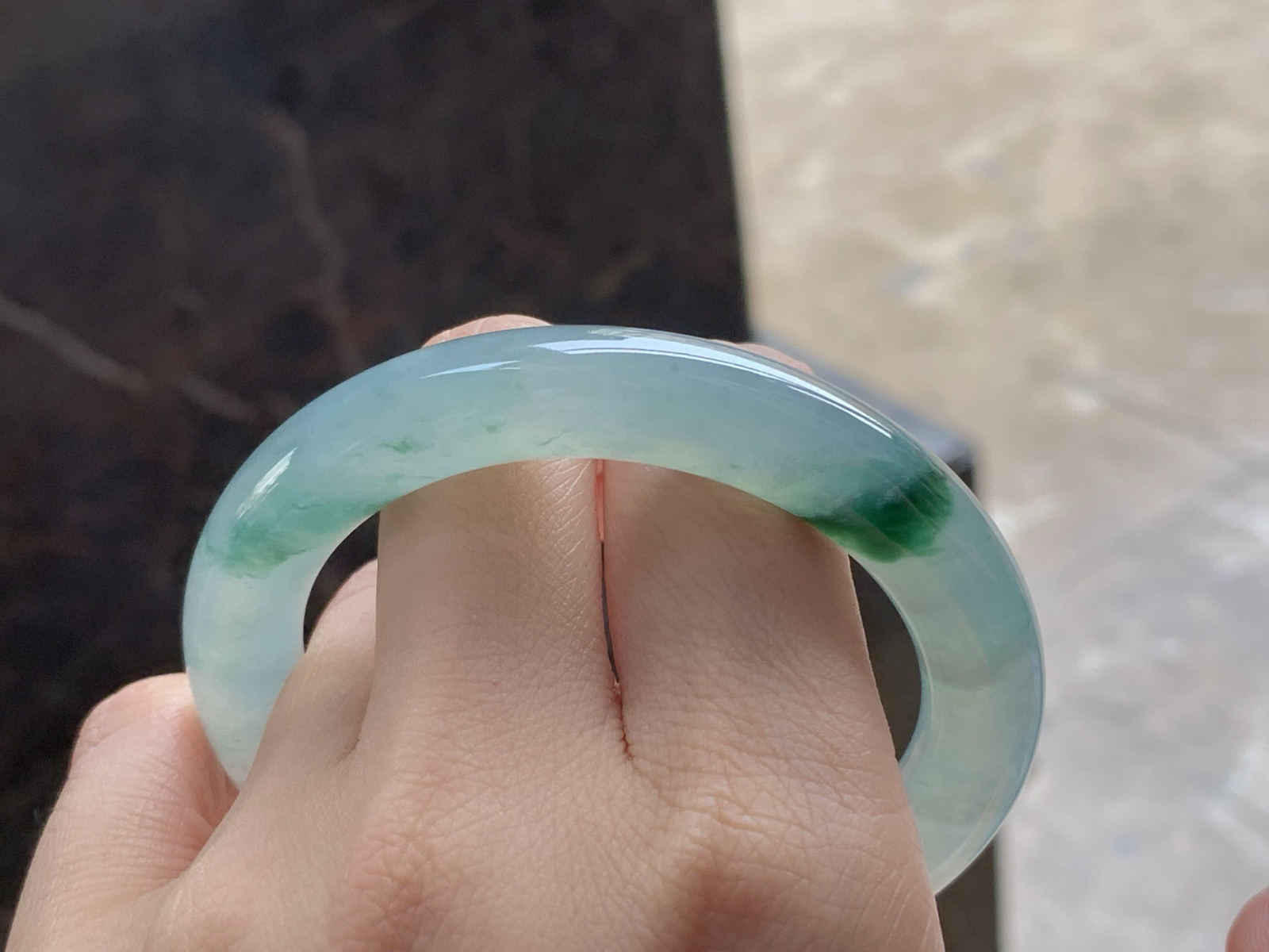 53-9.8

冰种飘花圆条手镯^_^ 种好水足