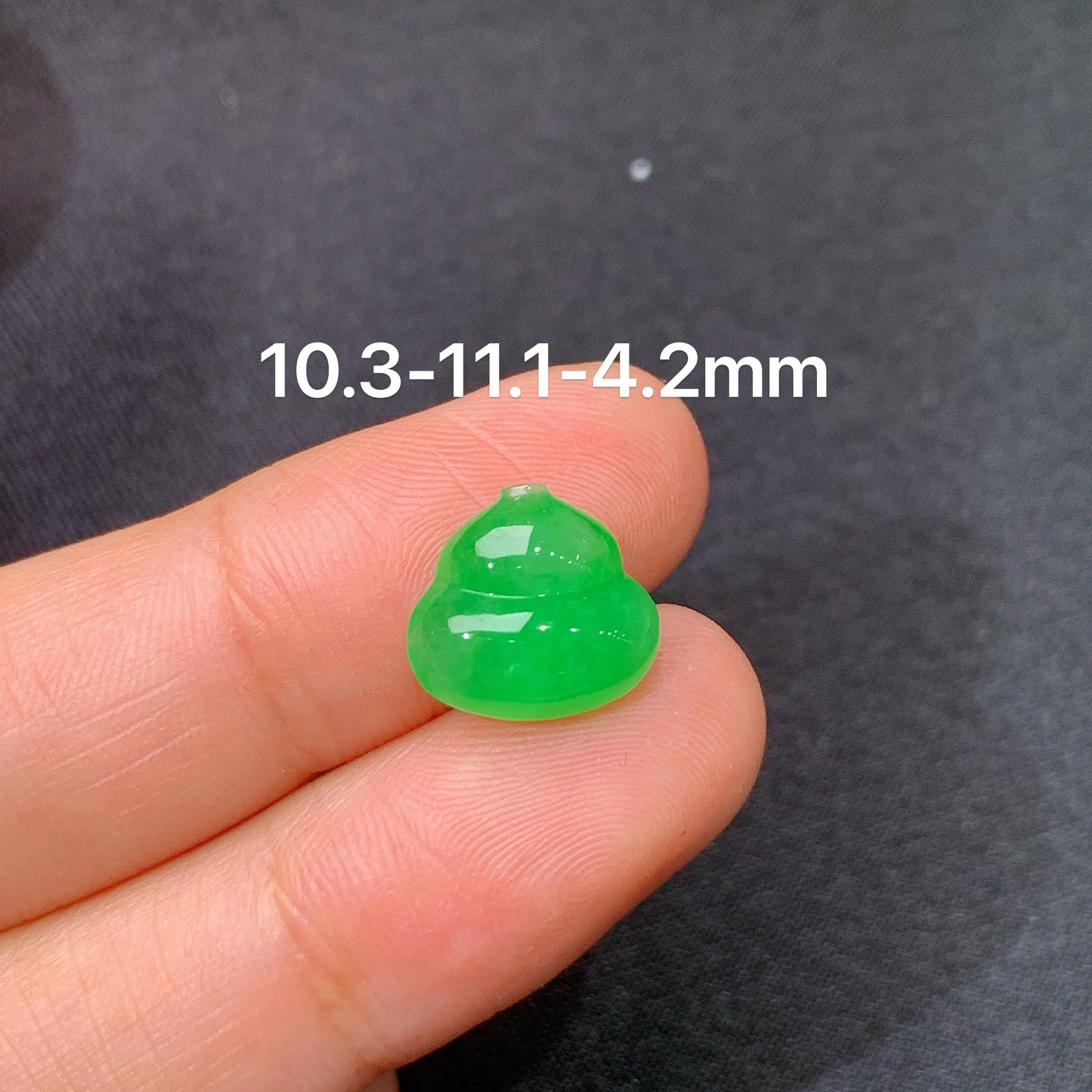 冰阳绿葫芦，镶嵌佳品，冰润色阳，种水足，Xg 尺寸10.3*11.1*4.2