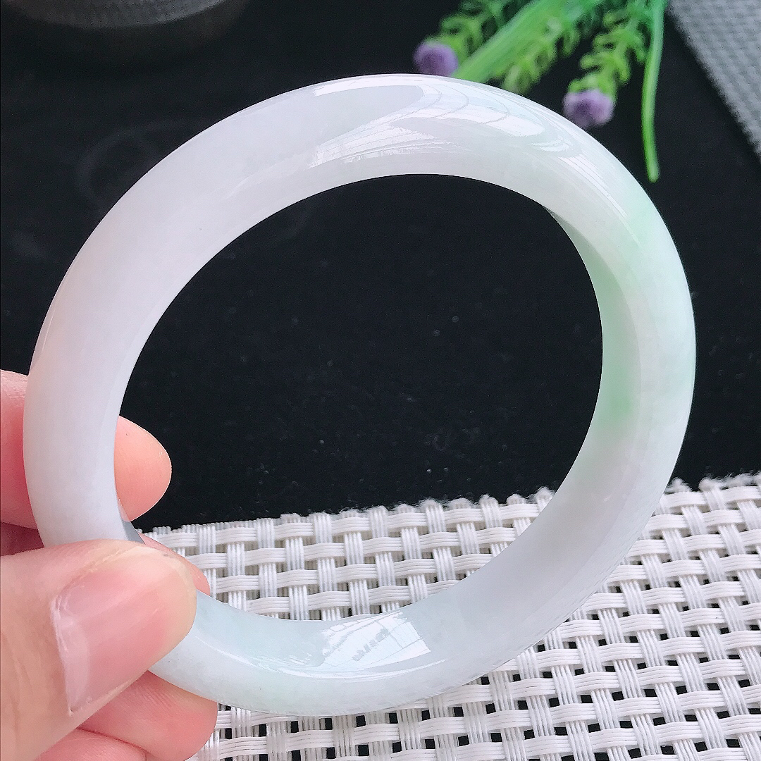 实拍天然翡翠60.5/12.1/9.1大圈口老坑秀气冰润淡绿色手镯翡翠玉镯手环