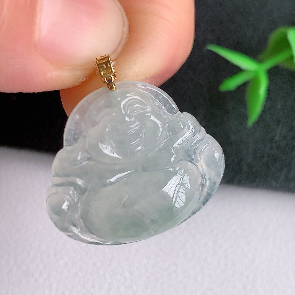 18k金扣冰润佛公挂件 玉质细腻  精雕弥勒佛，笑佛福耳垂肩，面相喜庆，开怀大笑，憨态可掬。惟妙惟肖，寓意福禄双全，吉祥美满，笑口常开 W49.9 尺寸：21-24.5-4.7mm