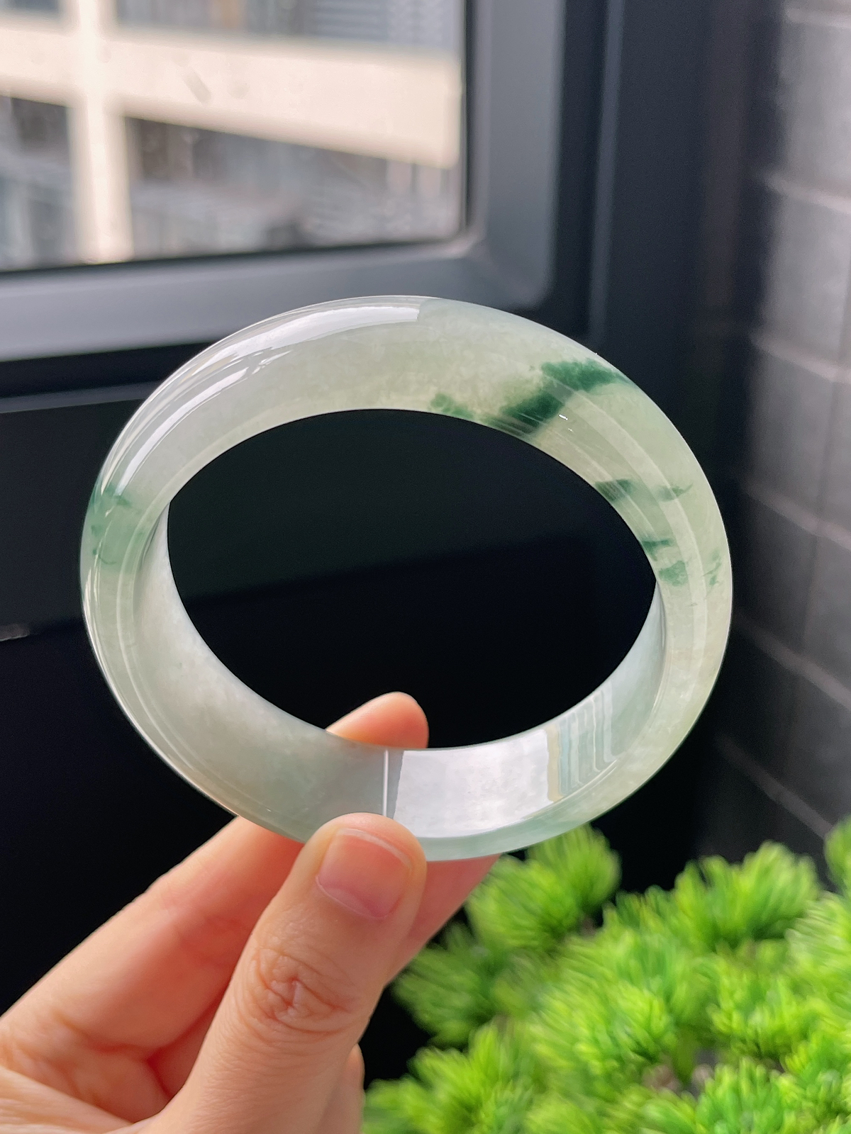 正圈宽版60.5圈口，翡翠冰糯种飘绿手镯