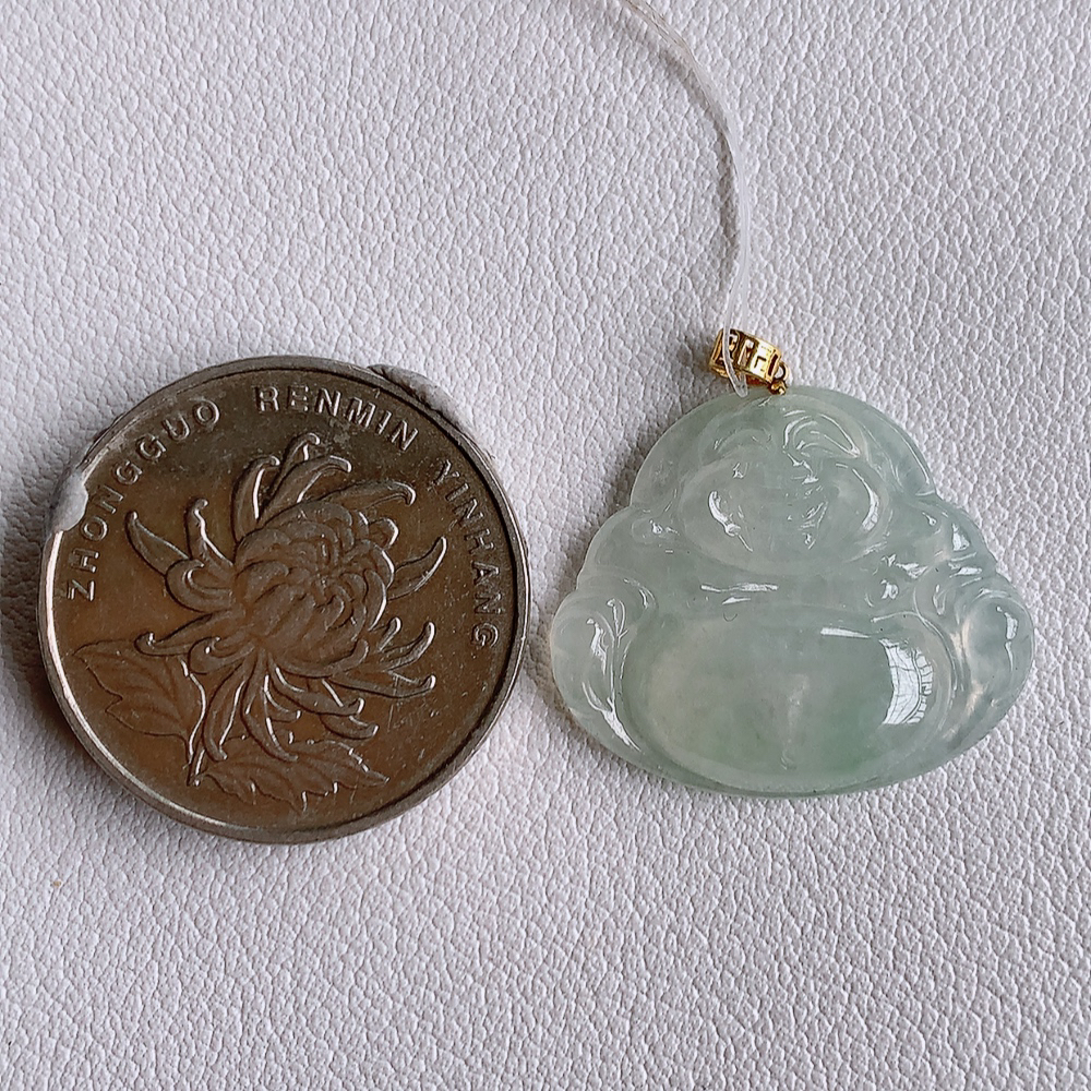 18k金扣冰润佛公挂件 玉质细腻  精雕弥勒佛，笑佛福耳垂肩，面相喜庆，开怀大笑，憨态可掬。惟妙惟肖，寓意福禄双全，吉祥美满，笑口常开 W49.9 尺寸：21-24.5-4.7mm