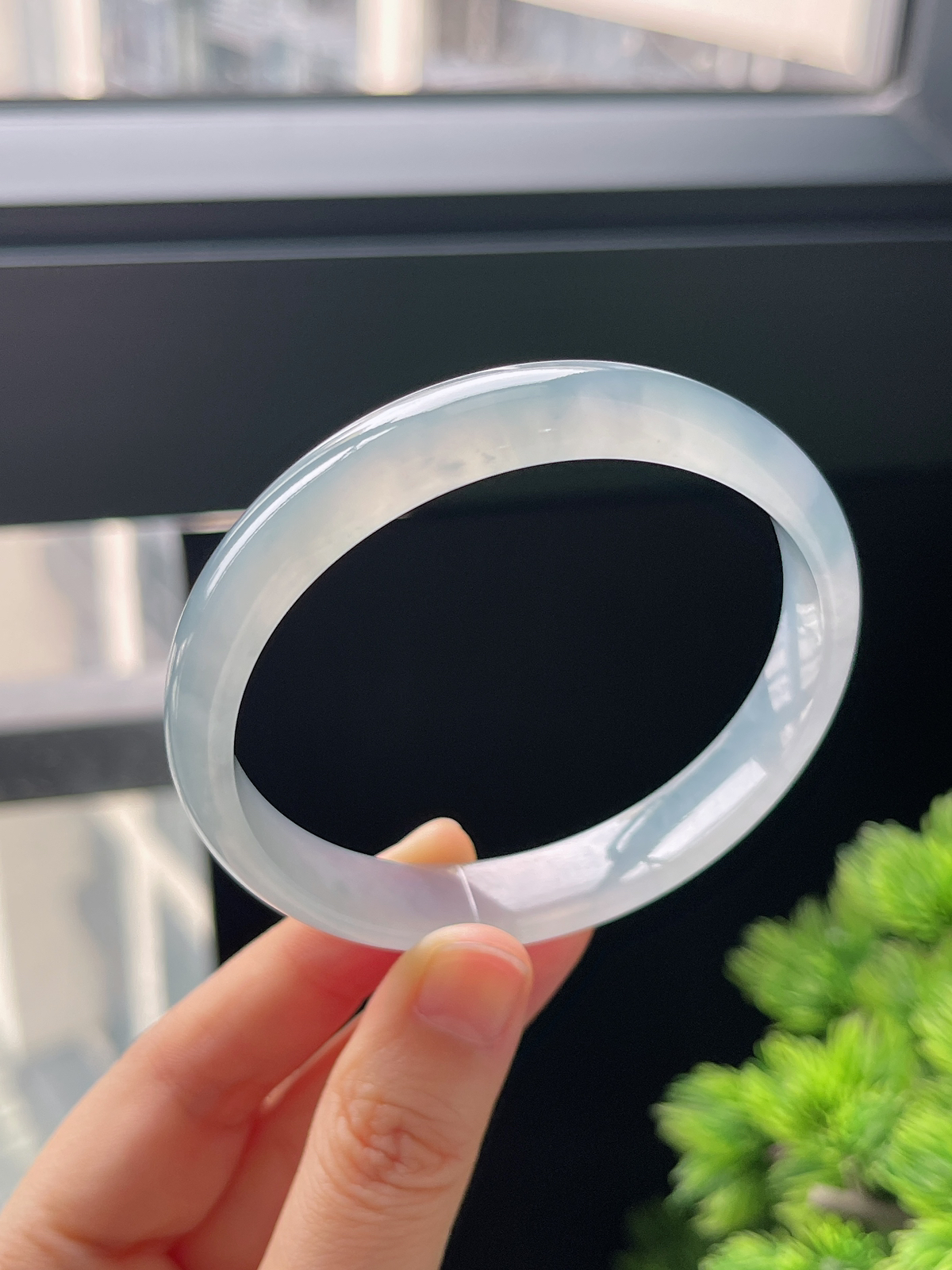 正圈58.5圈口，翡翠冰种淡蓝色手镯