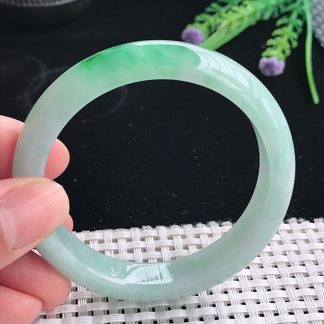 实拍天然翡翠55.5/11.8/7.9老坑精美冰润飘阳绿手镯翡翠玉镯手环