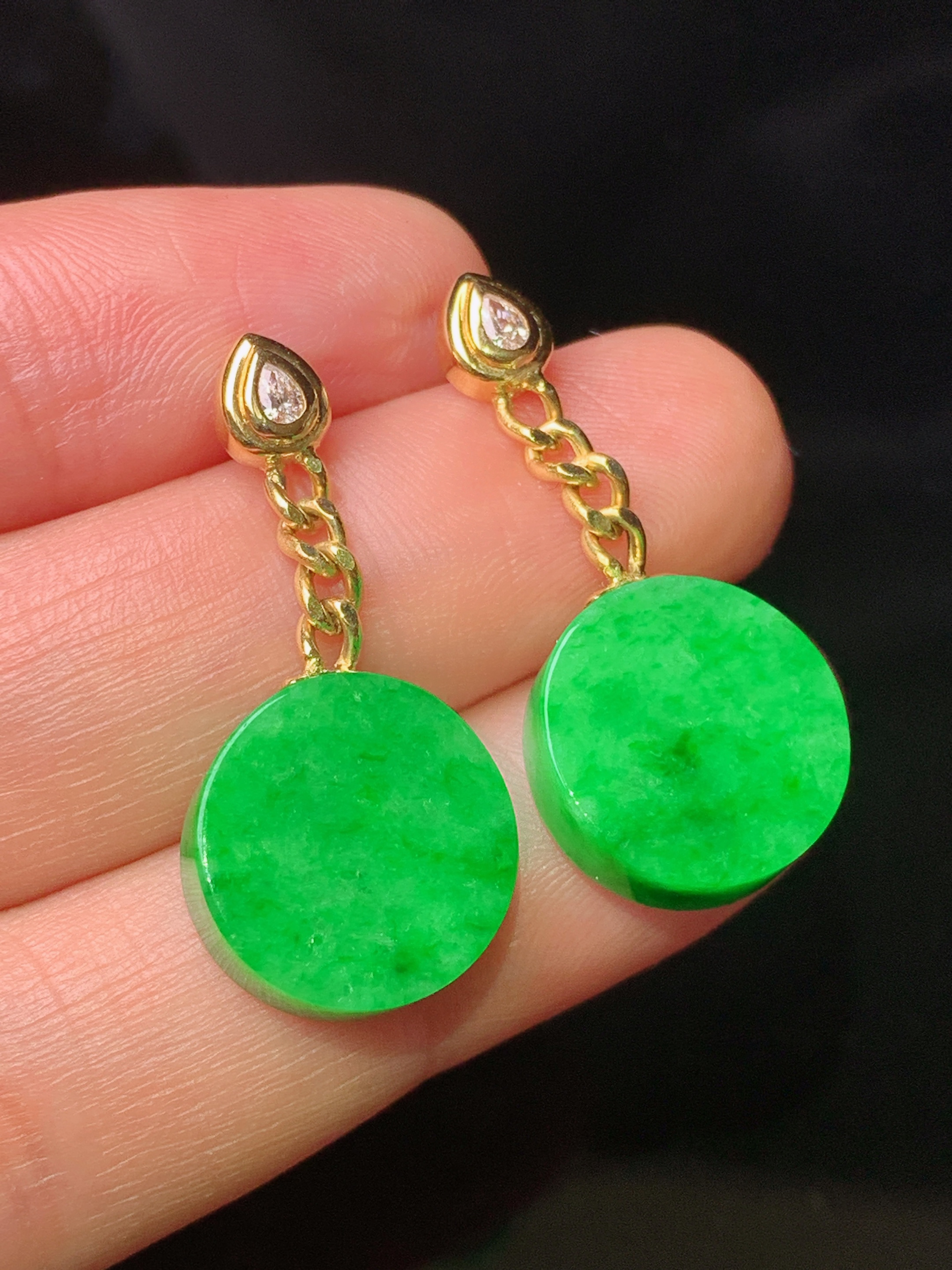 18k金钻镶嵌翠绿圆牌耳坠吊坠 玉质细腻 色泽艳丽 整体尺寸28.3*12.8*4.8b1