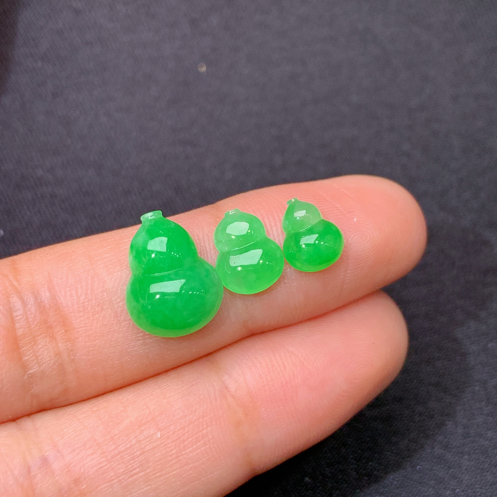 冰阳绿葫芦一手，镶嵌佳品，冰润色阳，种水足，Ht 尺寸11.9*9*3.7