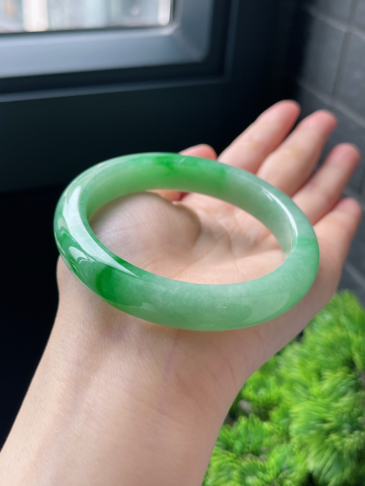 正圈57.4圈口，翡翠糯化种绿色手镯