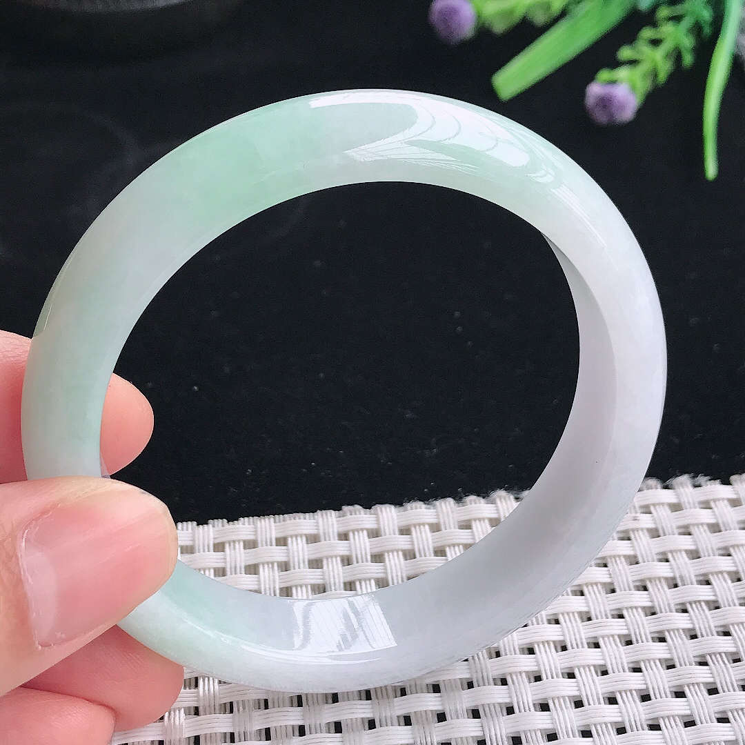 实拍天然翡翠56.5/13/7.8老坑冰润飘绿手镯翡翠玉镯手环