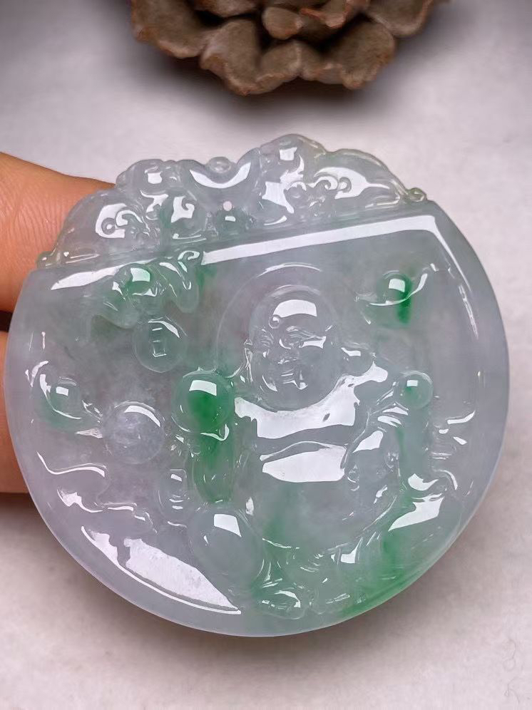 冰糯种飘绿【弥勒佛】吊坠，种水好，玉质细腻 ，卖相好.