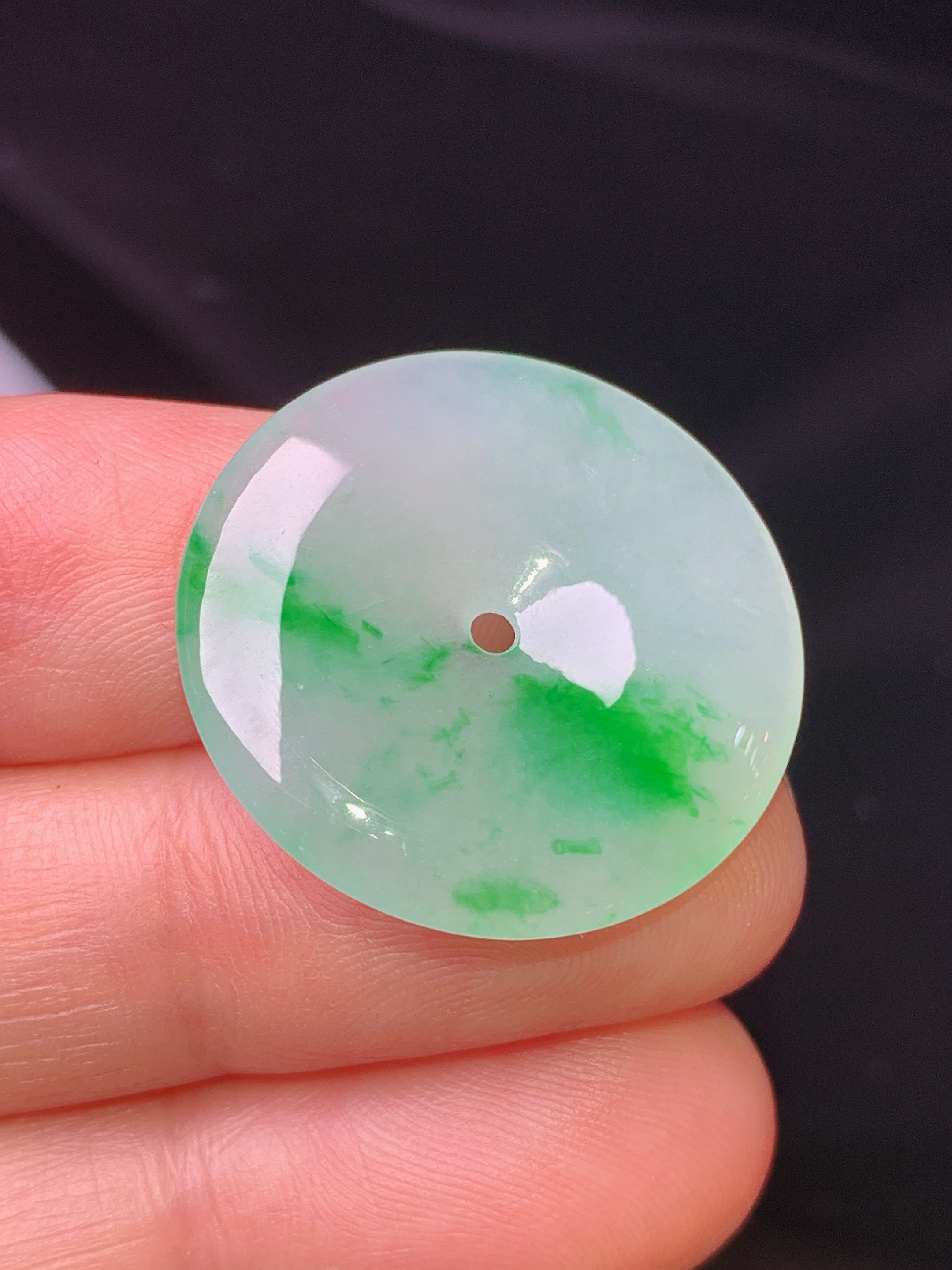 飘绿平安扣吊坠 玉质细腻 色泽艳丽 整体尺寸24*3.5c2