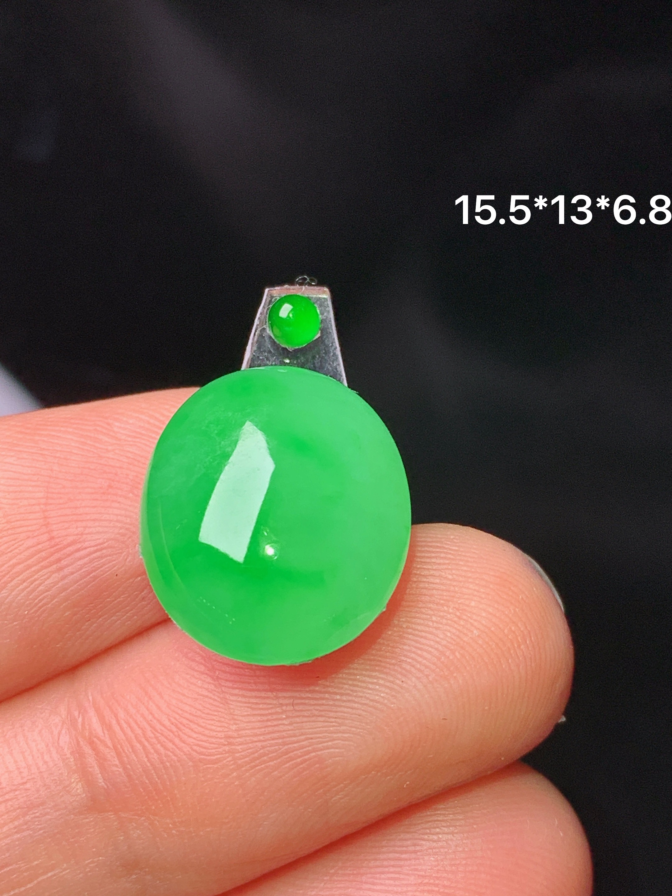 镶嵌款 翠绿蛋面吊坠 玉质细腻 色泽艳丽 2x 整体尺寸15.5*13*6.8