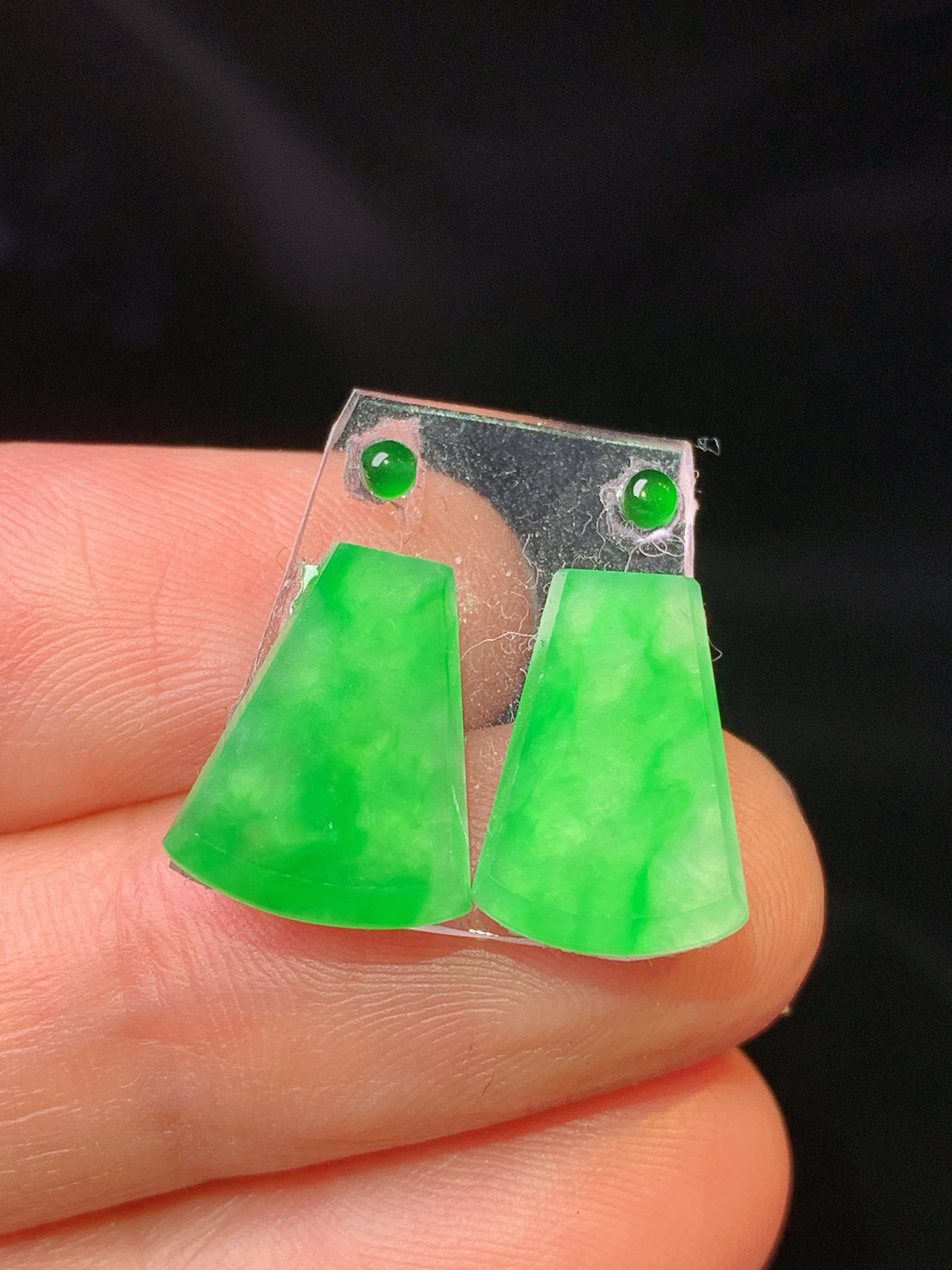 镶嵌款 翠绿无事牌一 玉质细腻 色泽艳丽 2x整体尺寸13.3*10.3*2