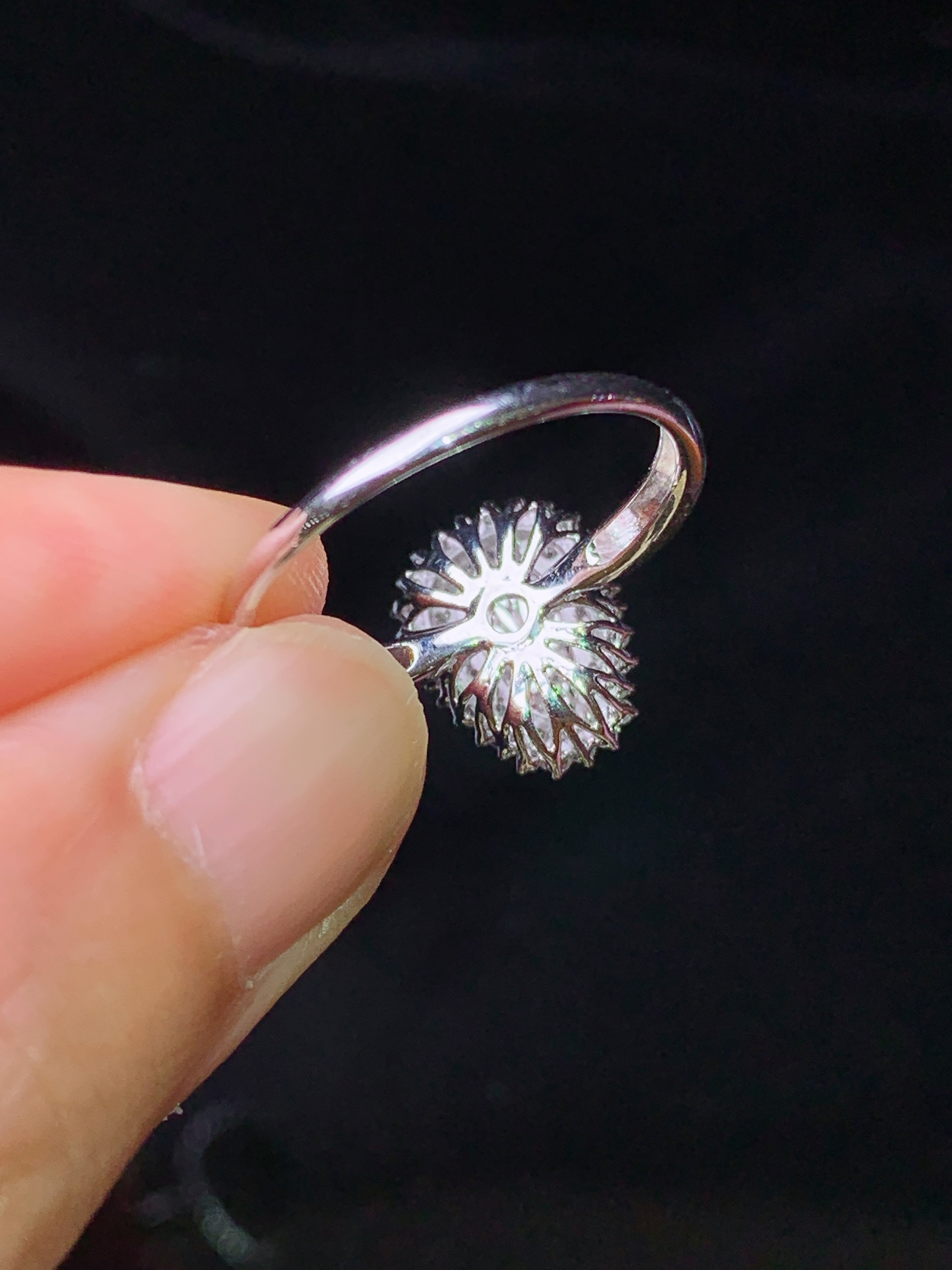 18k金钻镶嵌满绿葫芦吊坠 玉质细腻 色泽艳丽 圈口13 整体尺寸12.5*9.5*7.5c2