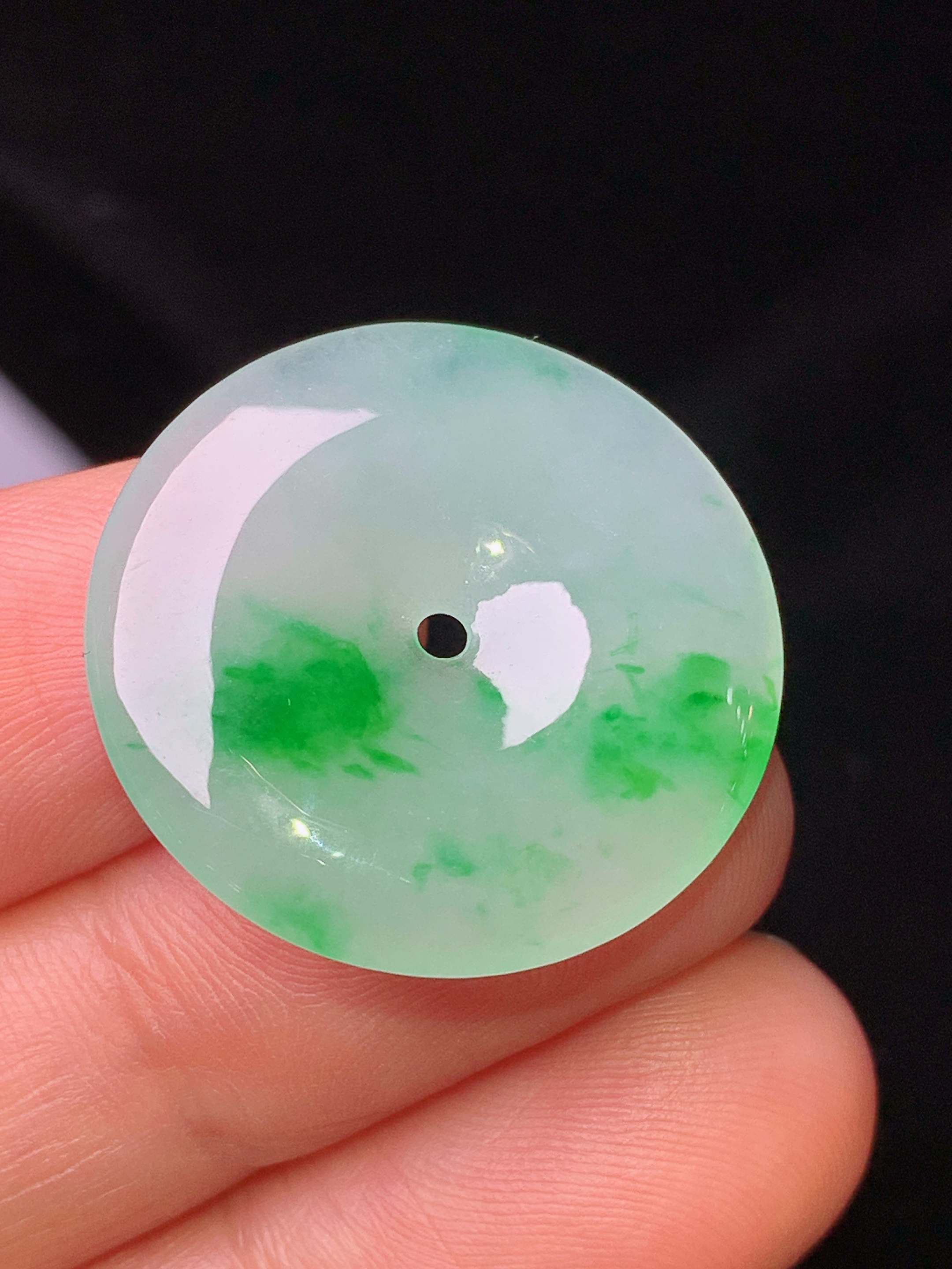 飘绿平安扣吊坠 玉质细腻 色泽艳丽 整体尺寸24*3.5c2