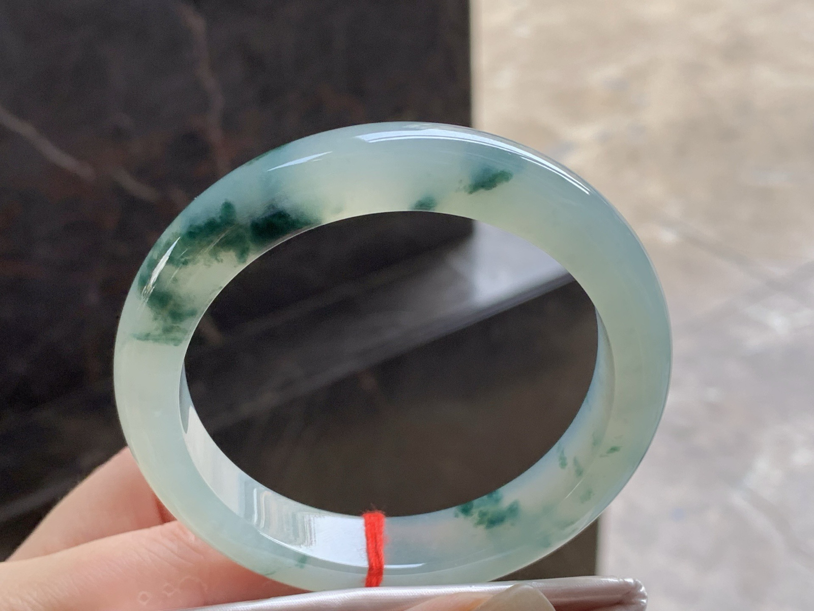 57-12-8.6

糯冰飘花手镯^_^ 种好水润