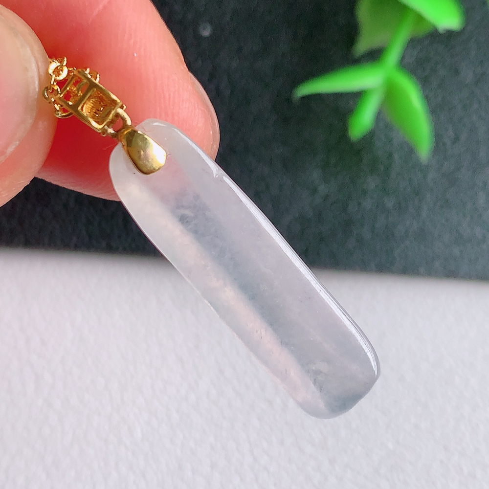 冰无事牌翡翠吊坠，平平安安，万事如意，沁人心脾，清秀高雅，18k金镶嵌   W142.9 尺寸： 26.8-7.3-4mm