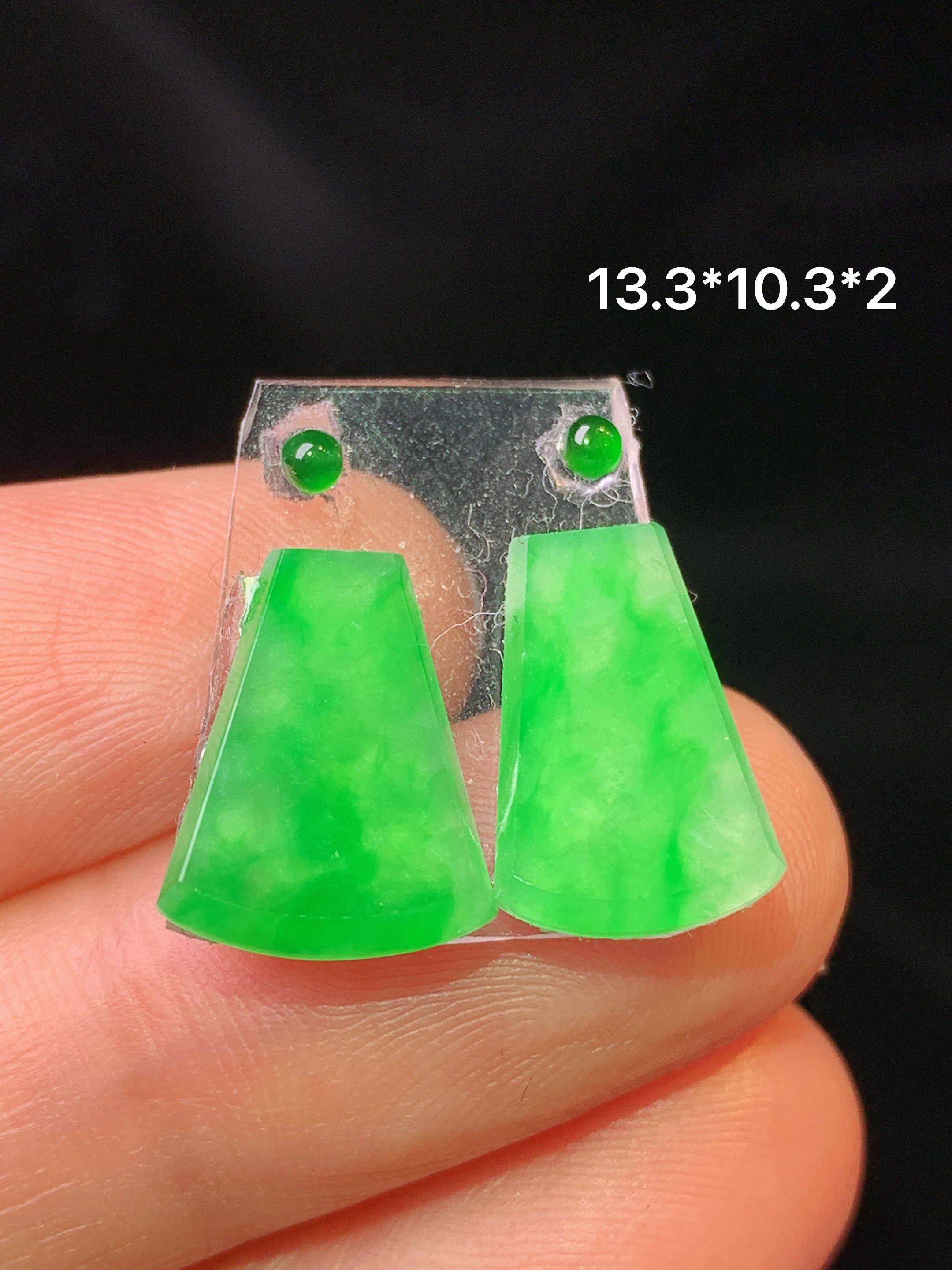 镶嵌款 翠绿无事牌一 玉质细腻 色泽艳丽 2x整体尺寸13.3*10.3*2