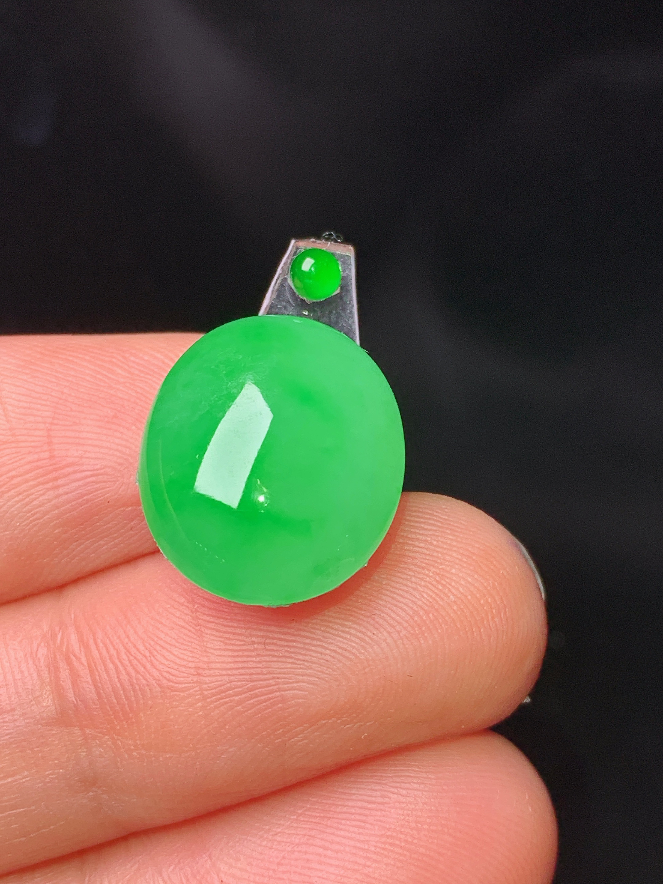 镶嵌款 翠绿蛋面吊坠 玉质细腻 色泽艳丽 2x 整体尺寸15.5*13*6.8