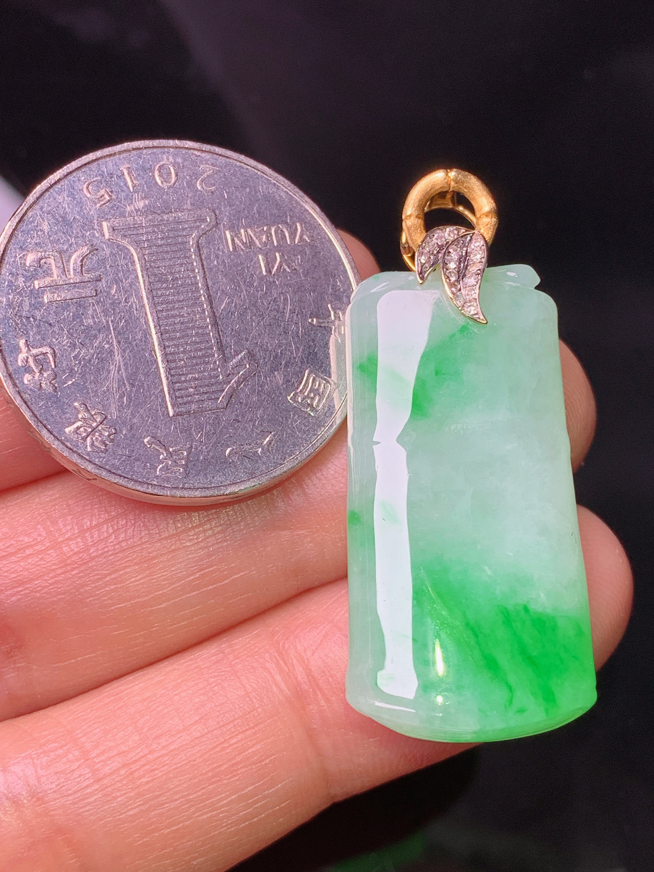 18k金钻镶嵌飘绿竹节吊坠 玉质细腻 色泽艳丽 整体尺寸36.515.3*6.2b1