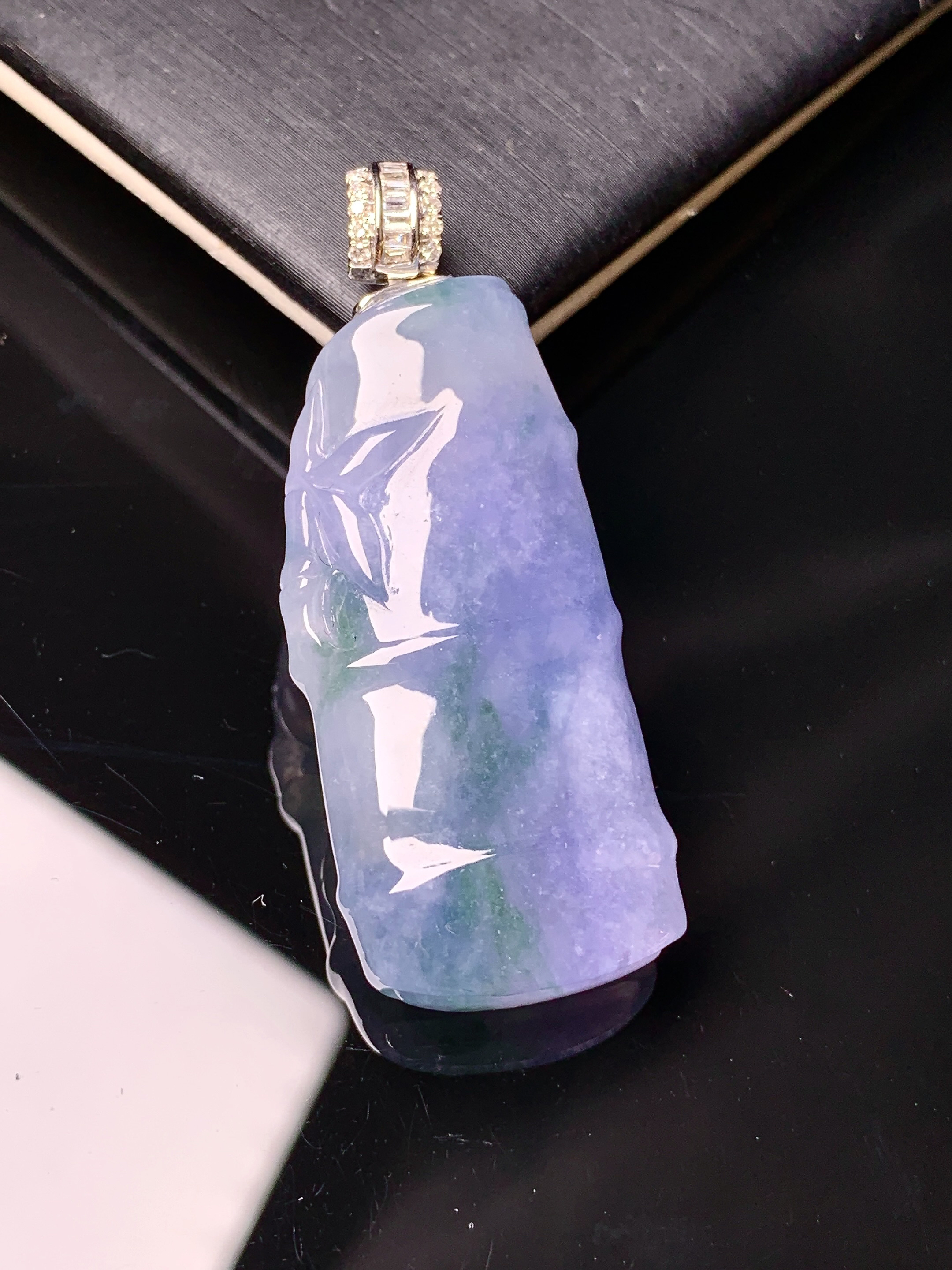 18k金钻镶嵌紫罗兰飘绿竹节吊坠 玉质细腻 色泽艳丽 整体尺寸44.2*17.2*7.3b1