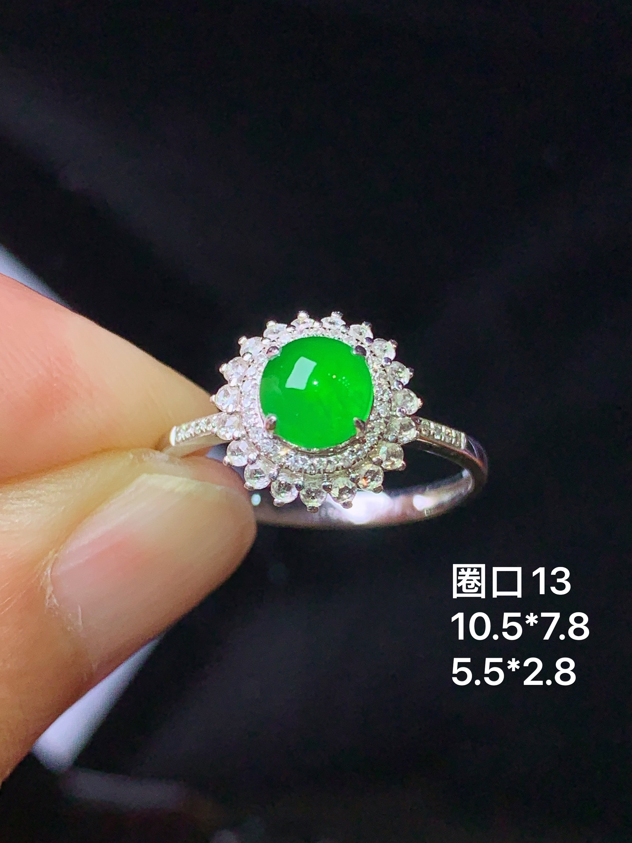 18k金钻镶嵌满绿蛋面戒指 玉质细腻 色泽艳丽 圈口13 整体尺寸10.5*7.8c2