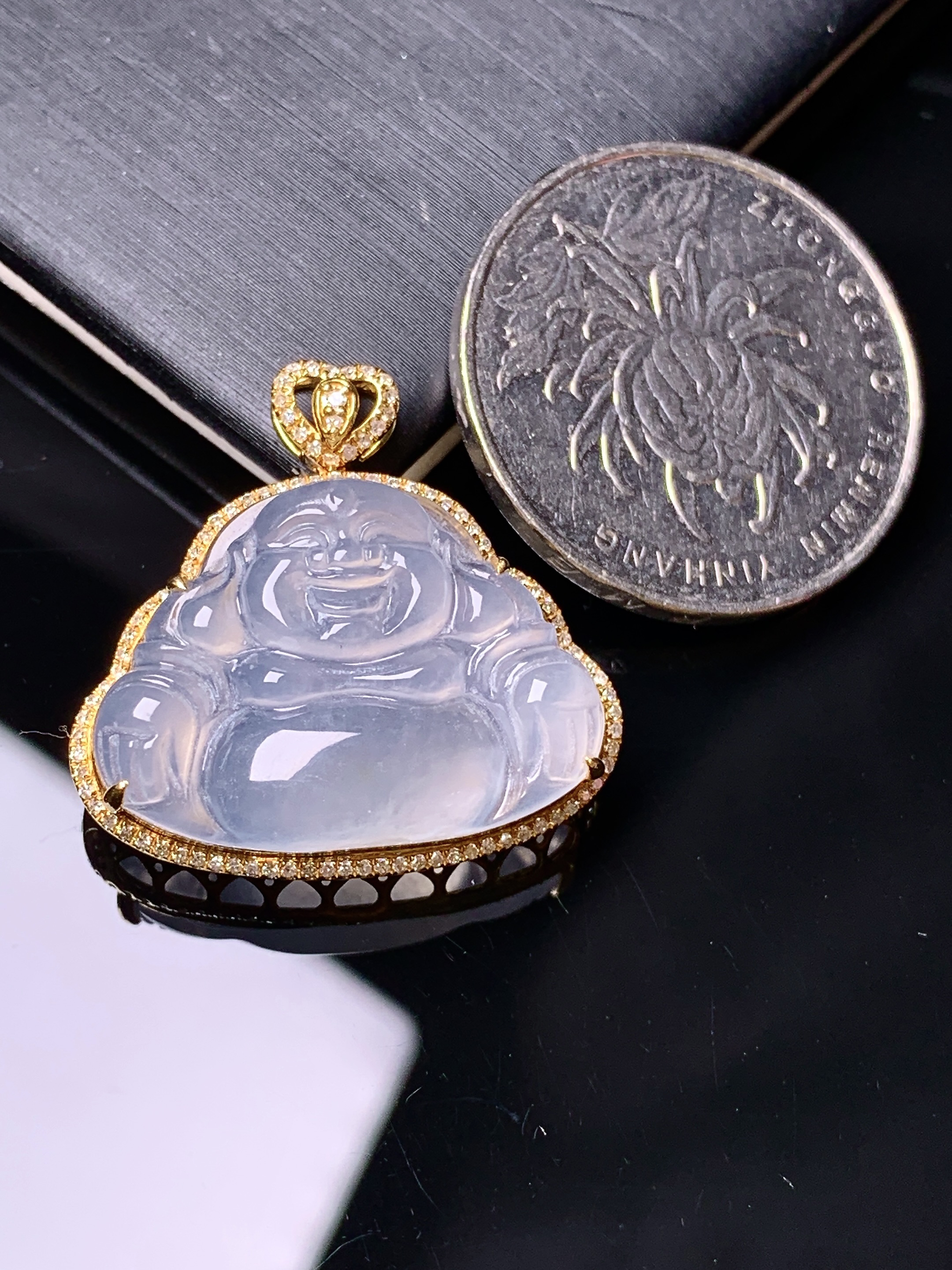 18k金钻镶嵌冰种佛公吊坠 玉质细腻 色泽艳丽 整体尺寸24*25.2*7.7