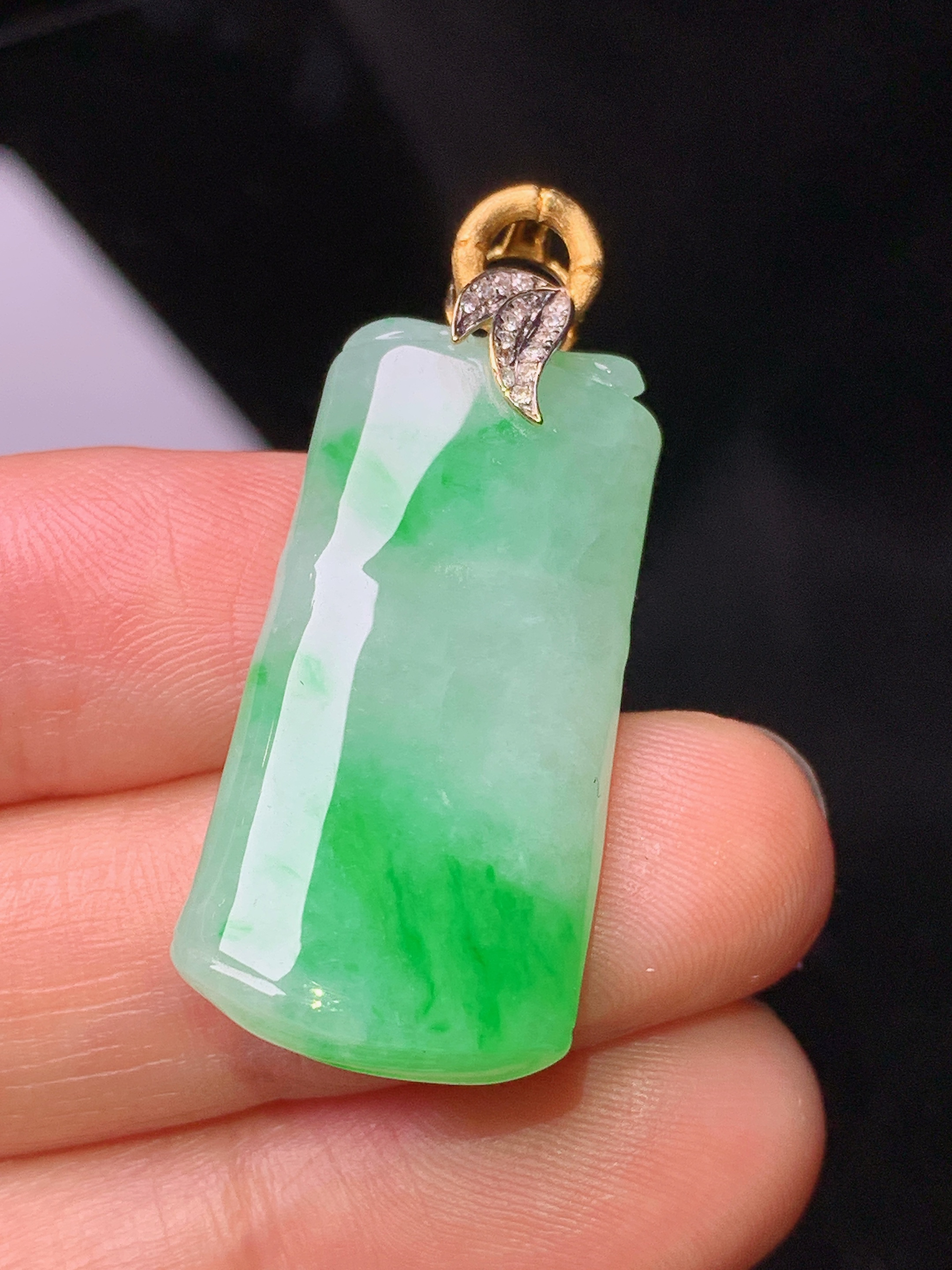 18k金钻镶嵌飘绿竹节吊坠 玉质细腻 色泽艳丽 整体尺寸36.515.3*6.2b1