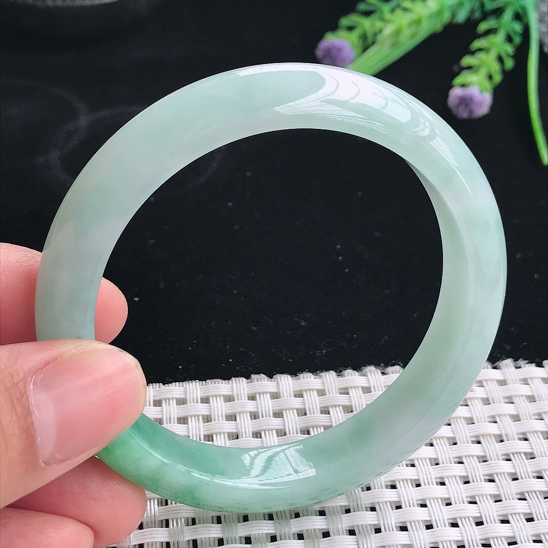 实拍天然翡翠55.5/11.8/7.9老坑精美冰润飘阳绿手镯翡翠玉镯手环