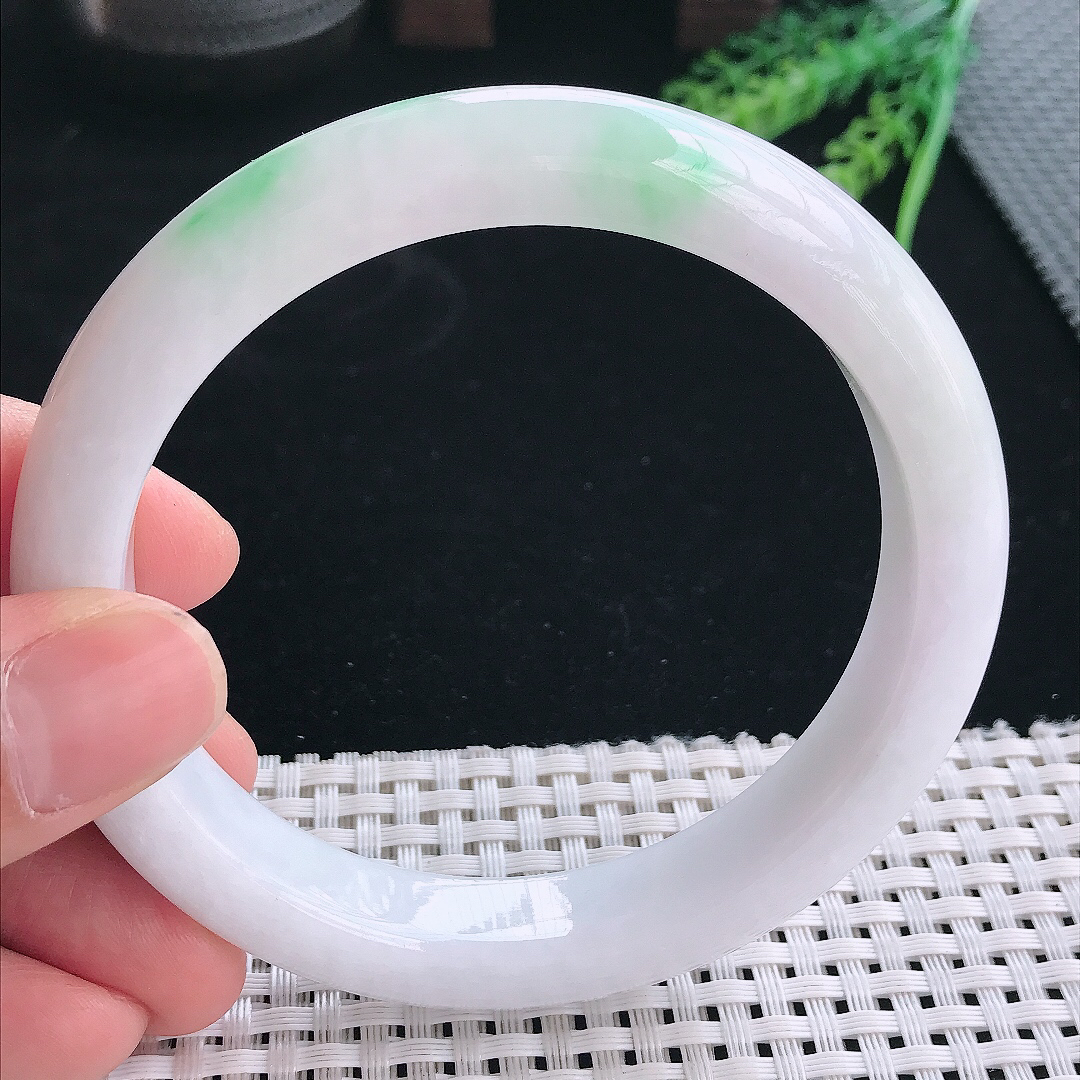 实拍天然翡翠64.5/12.3/9.3大圈口老坑精美飘绿手镯翡翠玉镯手环