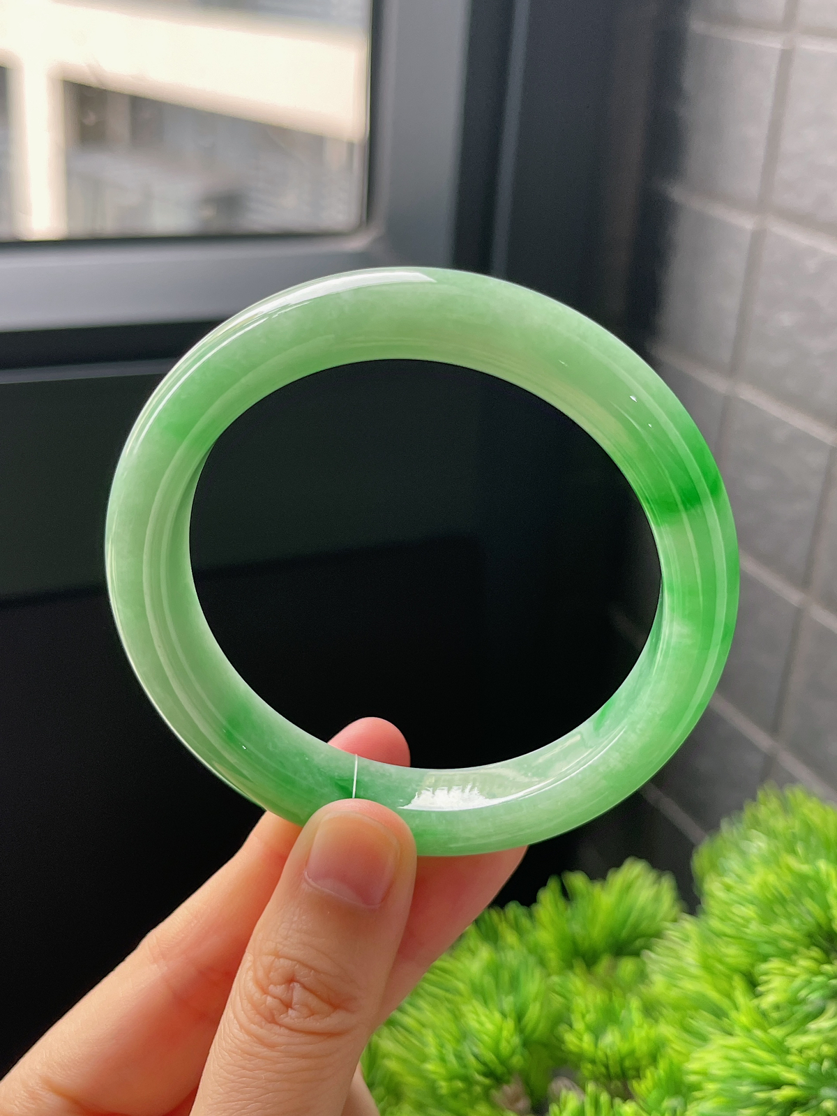 正圈57.4圈口，翡翠糯化种绿色手镯