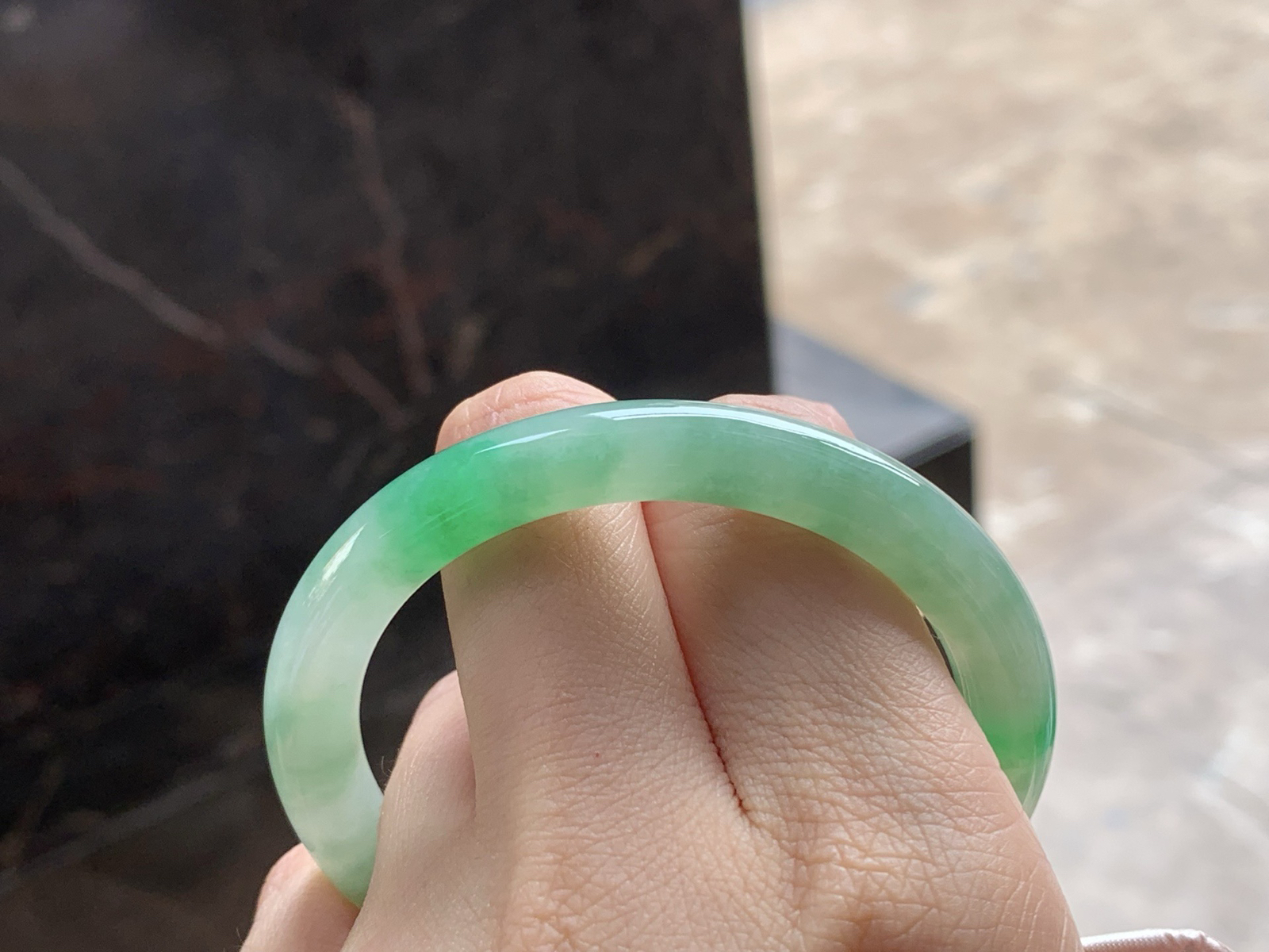 51-8

带色细圆条手镯^_^  色阳 颜色漂亮