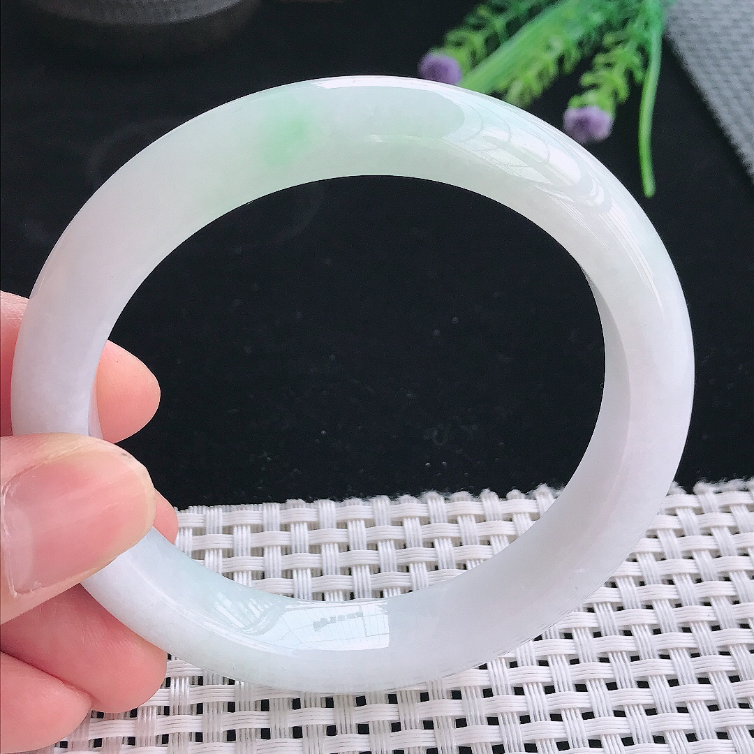 实拍天然翡翠60.5/12.1/9.1大圈口老坑秀气冰润淡绿色手镯翡翠玉镯手环