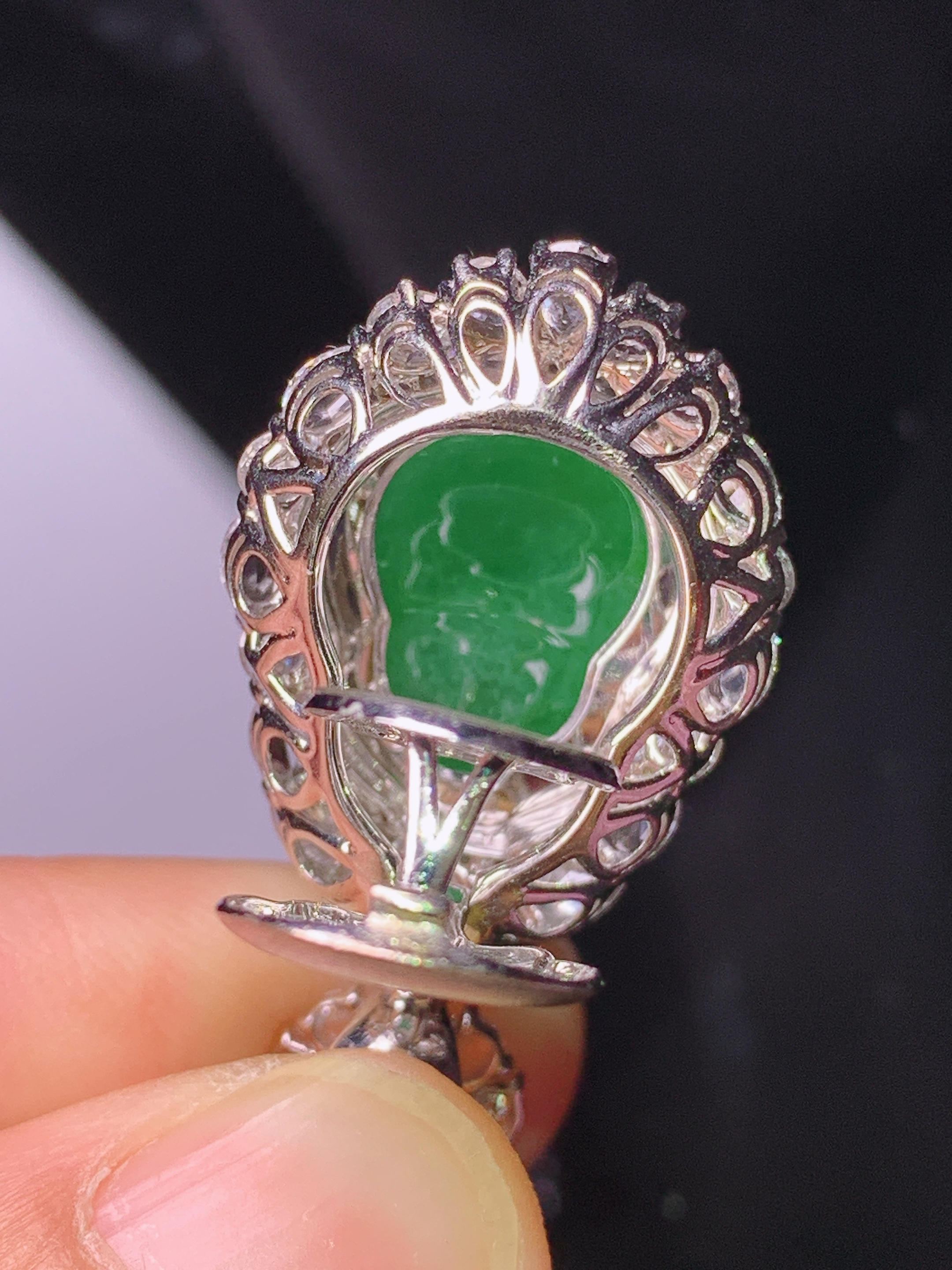 18k金钻镶嵌满绿葫芦吊坠 玉质细腻 色泽艳丽 整体尺寸34.3*17.8*13s1