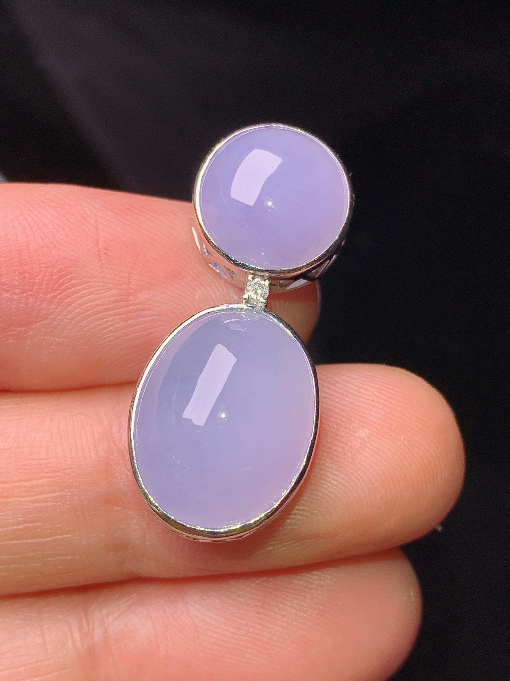 18k金钻镶嵌紫罗兰蛋面吊坠 玉质细腻 色泽艳丽 整体尺寸28.5*12.2*7.5z1