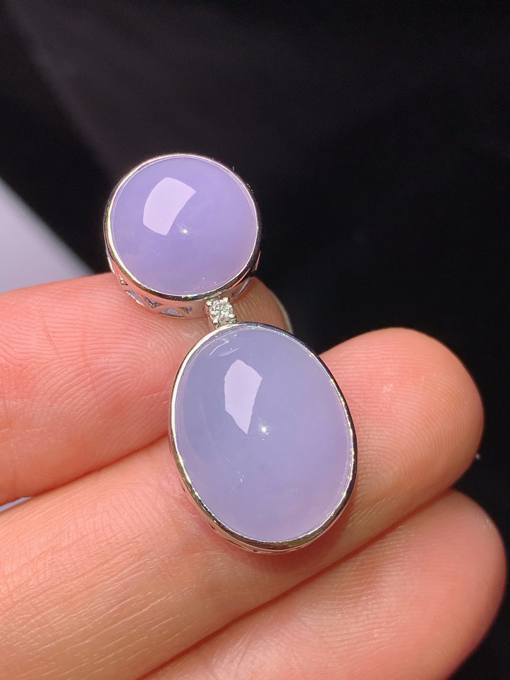 18k金钻镶嵌紫罗兰蛋面吊坠 玉质细腻 色泽艳丽 整体尺寸28.5*12.2*7.5z1