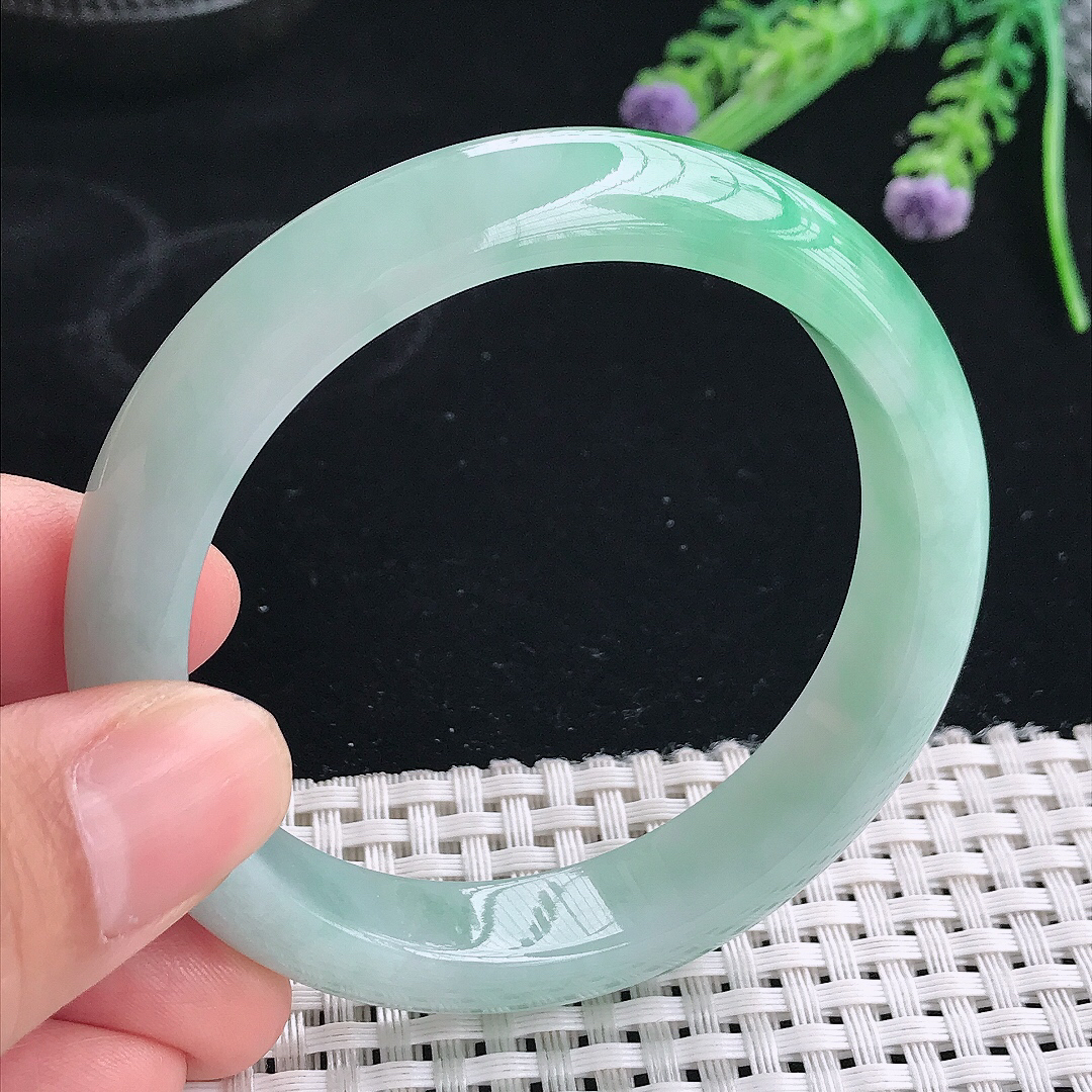 实拍天然翡翠55.5/11.8/7.9老坑精美冰润飘阳绿手镯翡翠玉镯手环