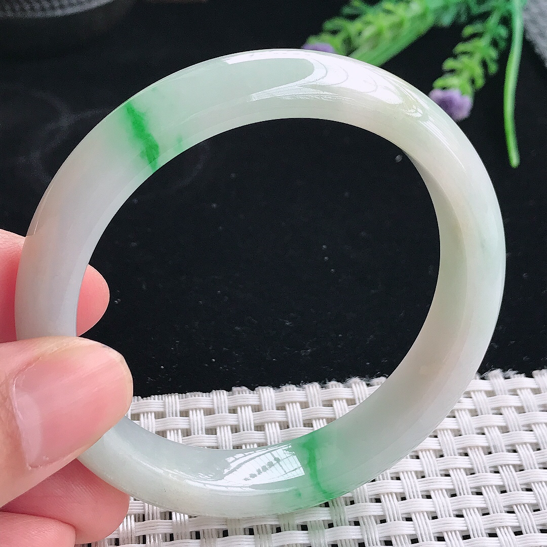 实拍天然翡翠56.5/12.4/8老坑精美温润飘阳绿手镯翡翠玉镯手环