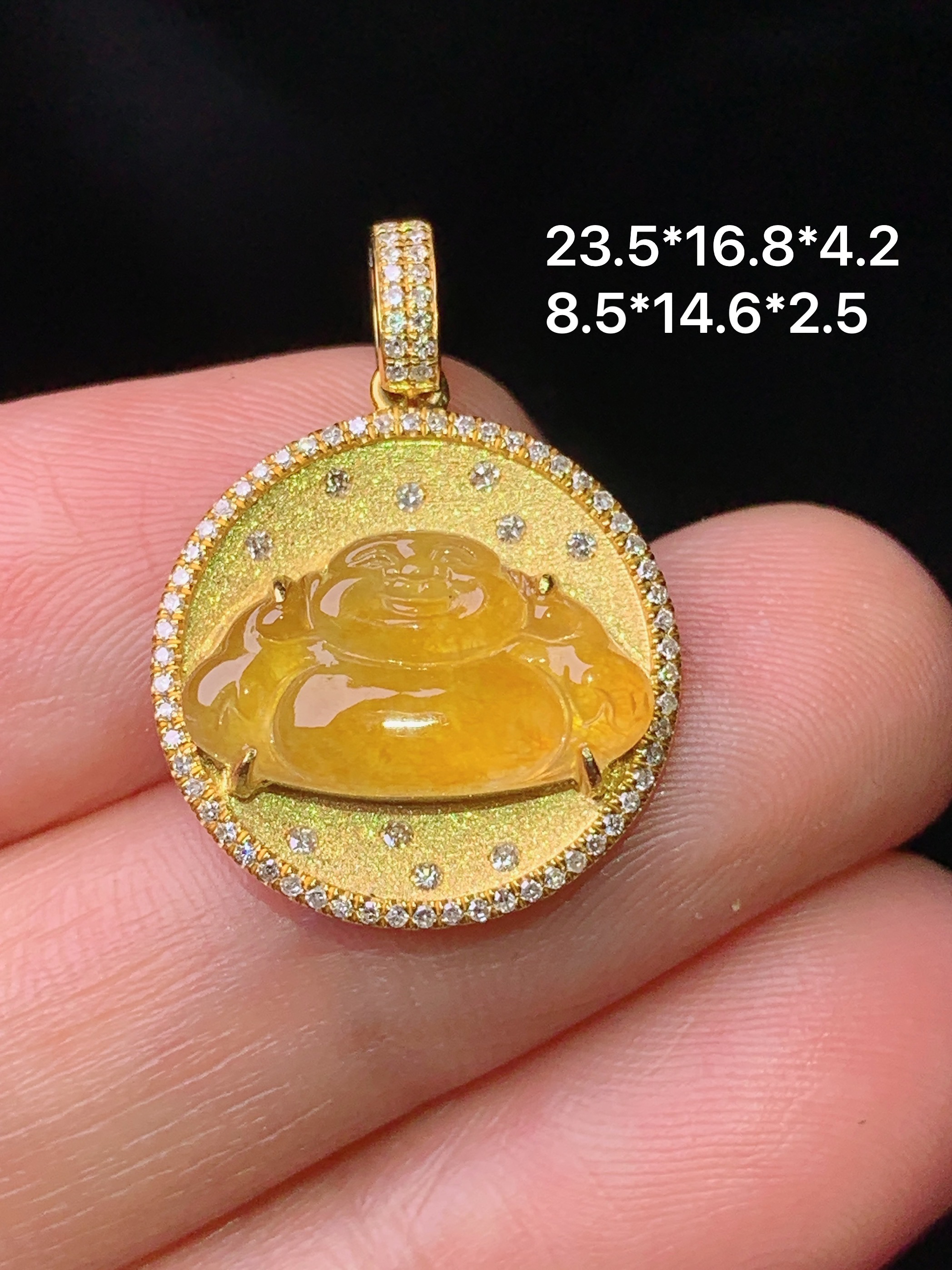 18k金钻镶嵌黄翡佛公吊坠 玉质细腻 色泽艳丽 整体尺寸23.5*16.8*4.2yz