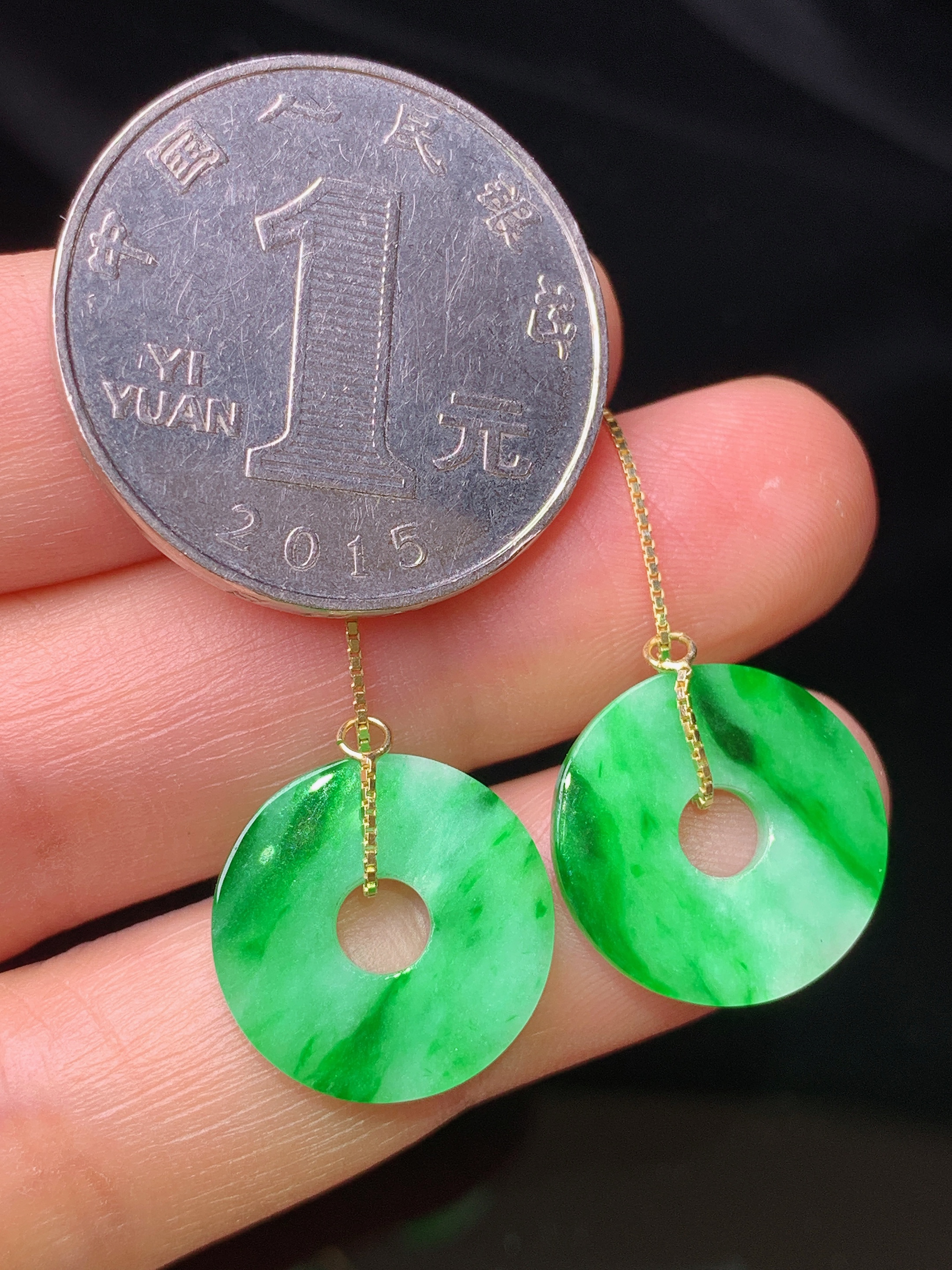925银镶嵌翠绿平安环耳坠 玉质细腻 色泽艳丽 整体尺寸15*2m1