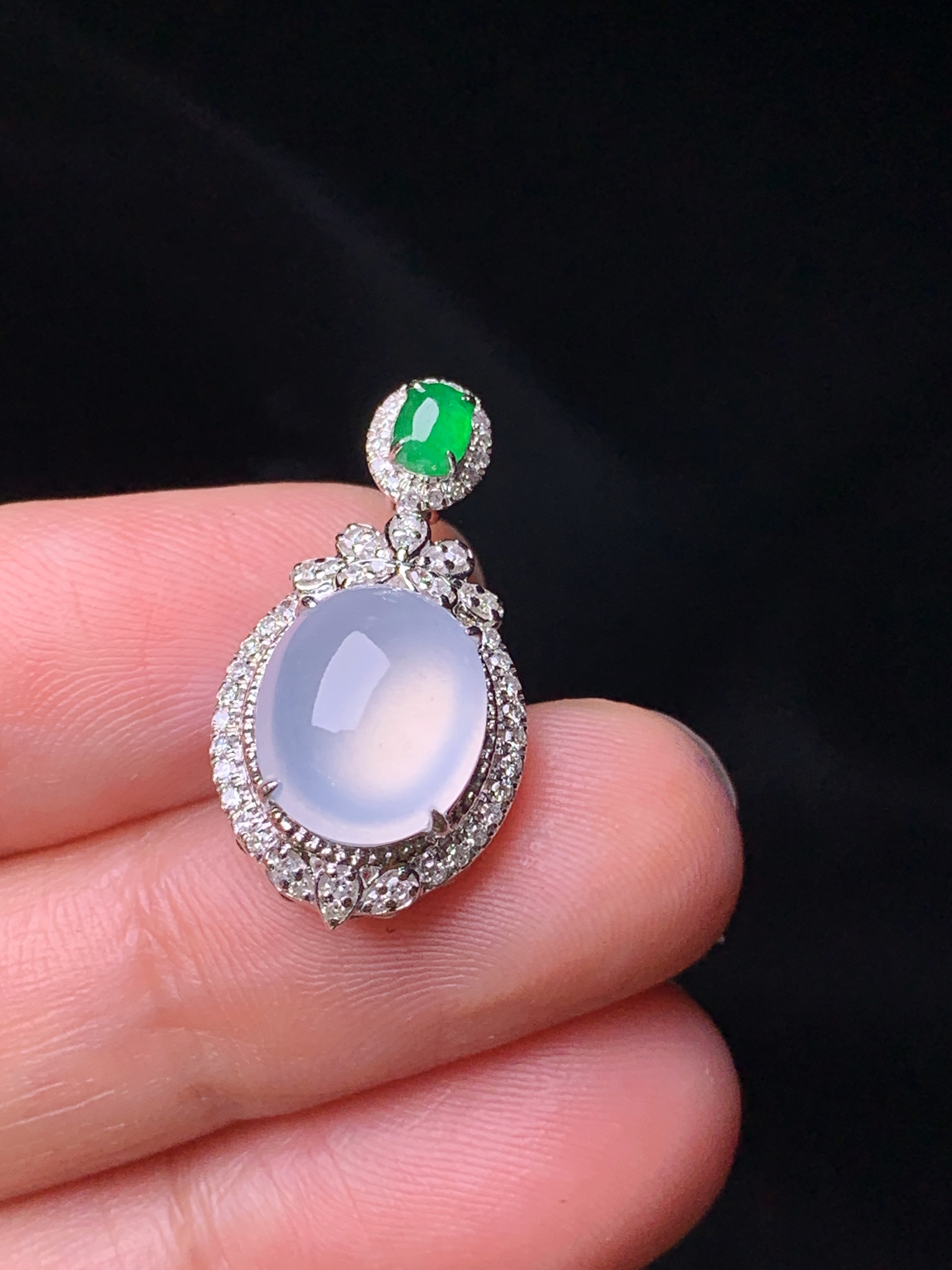 18k金钻镶嵌冰种蛋面吊坠 玉质细腻 色泽艳丽 整体尺寸23.8*12.5*8.2