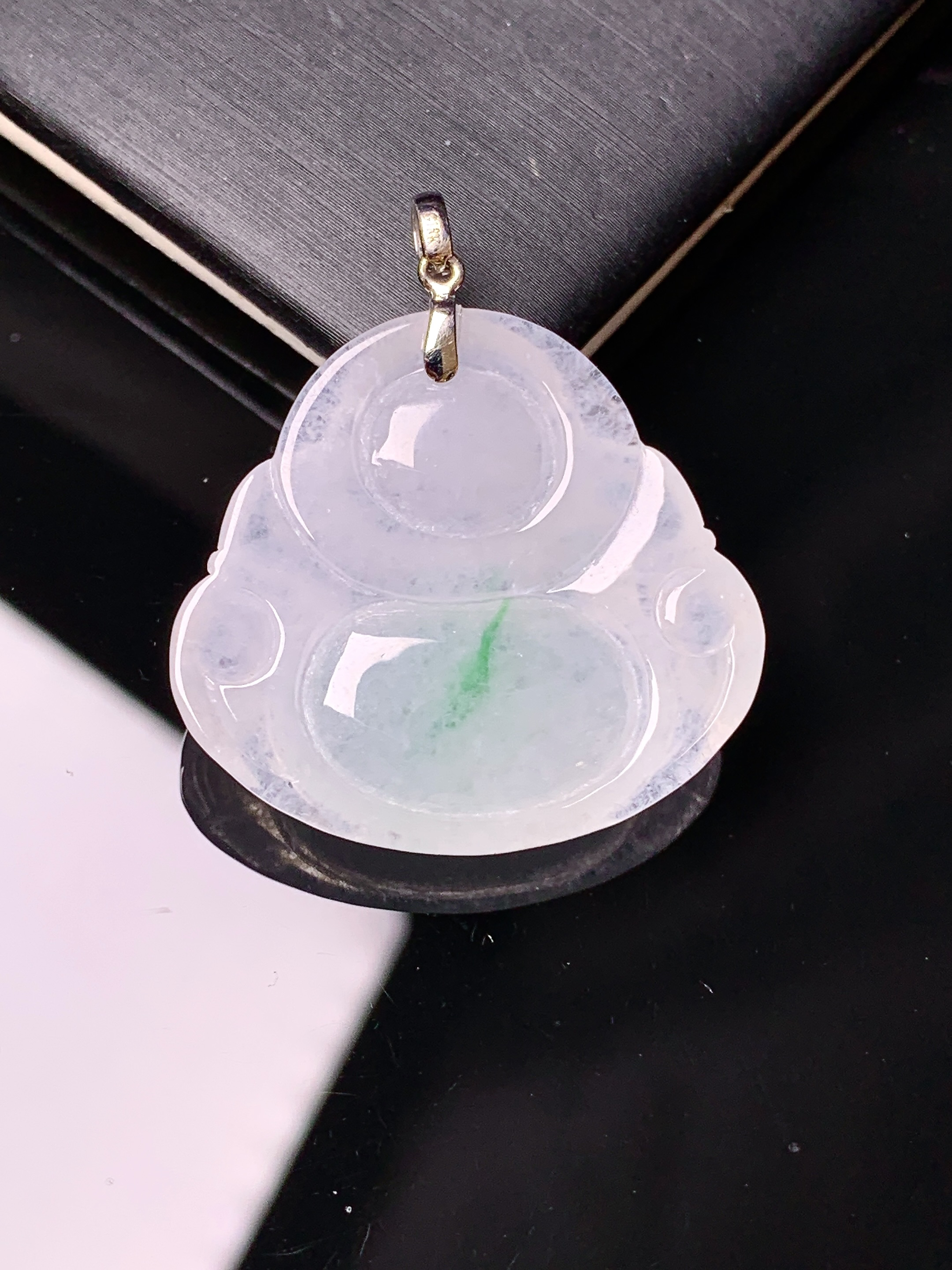 18k金镶嵌飘绿佛公吊坠 玉质细腻 色泽艳丽 整体尺寸33.7*29.3*5.8b2