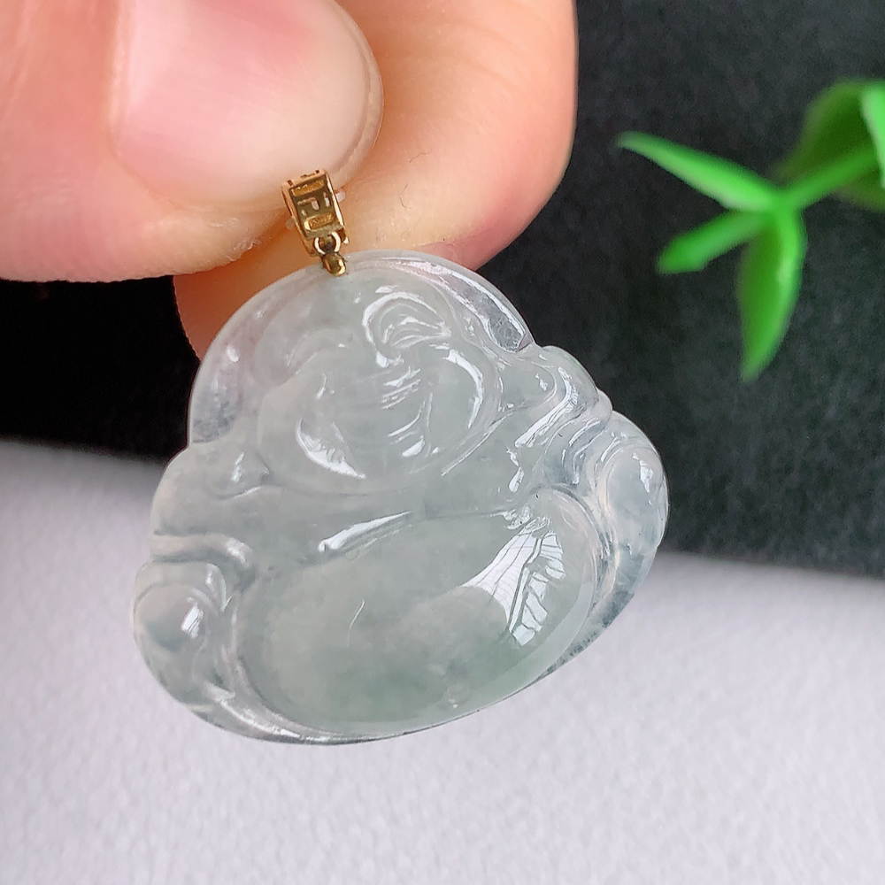 18k金扣冰润佛公挂件 玉质细腻  精雕弥勒佛，笑佛福耳垂肩，面相喜庆，开怀大笑，憨态可掬。惟妙惟肖