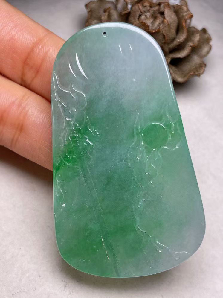 冰种飘绿【地藏王菩萨】吊坠，种水好，玉质细腻 ，卖相好.
